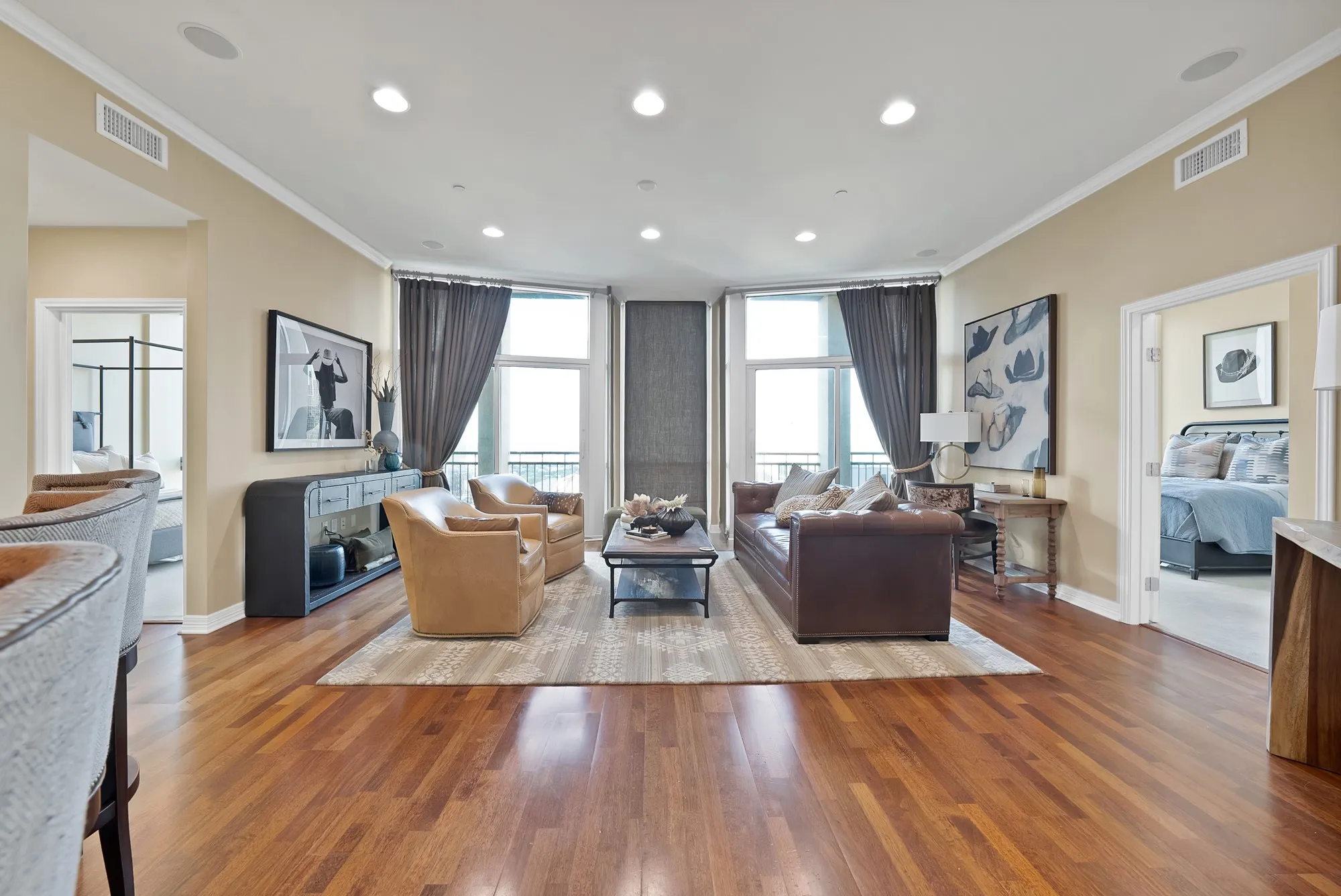 Condominium For Sale in Tarrant County , 500 Throckmorton Street 1701, Fort Worth, Texas 76102, 2 Bedroom, 2 Bathroom, 1 Garage spaces, 1,170 Sqft, built in 1972, mls#21379373, Real Estate Agent in Fort Worth, Homes For Sale in Tarrant county, Homes For Sale in Fort Worth, Realtor in Fort Worth Texas, Real Estate Brokerage Independent Realty Texas, Luminita Cordes Realtor