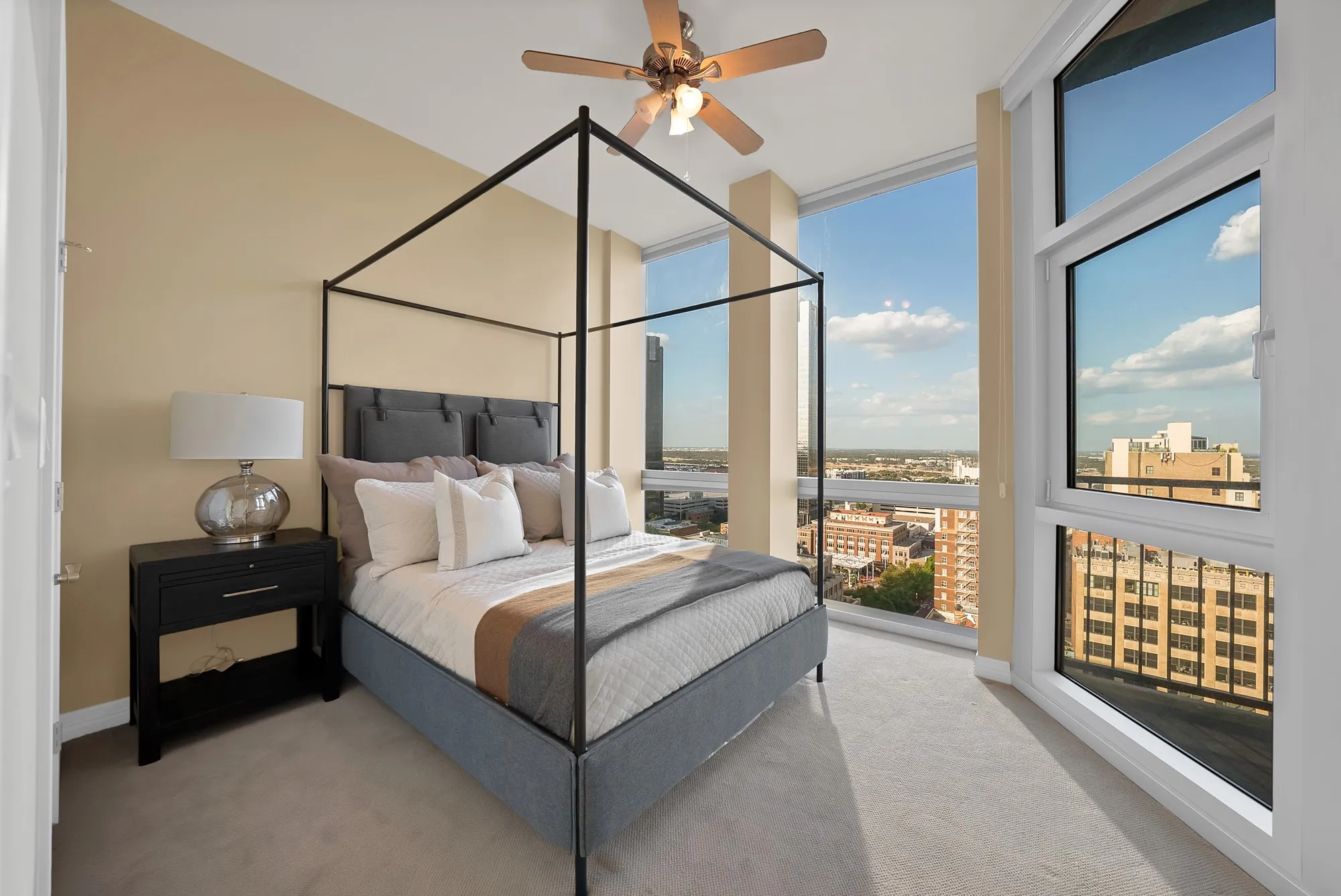 Condominium For Sale in Tarrant County , 500 Throckmorton Street 1701, Fort Worth, Texas 76102, 2 Bedroom, 2 Bathroom, 1 Garage spaces, 1,170 Sqft, built in 1972, mls#21379373, Real Estate Agent in Fort Worth, Homes For Sale in Tarrant county, Homes For Sale in Fort Worth, Realtor in Fort Worth Texas, Real Estate Brokerage Independent Realty Texas, Luminita Cordes Realtor