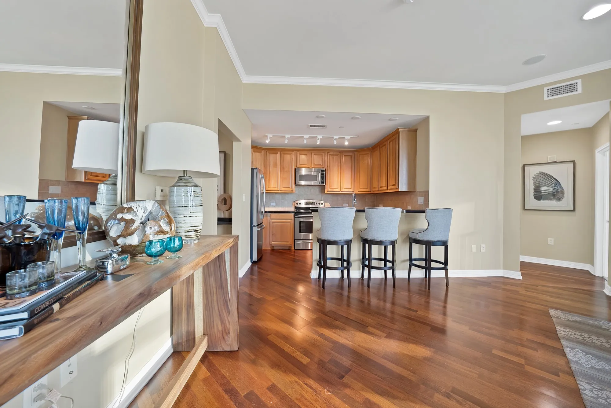 Condominium For Sale in Tarrant County , 500 Throckmorton Street 1701, Fort Worth, Texas 76102, 2 Bedroom, 2 Bathroom, 1 Garage spaces, 1,170 Sqft, built in 1972, mls#21379373, Real Estate Agent in Fort Worth, Homes For Sale in Tarrant county, Homes For Sale in Fort Worth, Realtor in Fort Worth Texas, Real Estate Brokerage Independent Realty Texas, Luminita Cordes Realtor