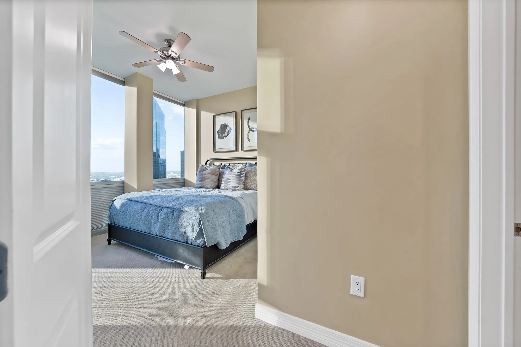 Condominium For Sale in Tarrant County , 500 Throckmorton Street 1701, Fort Worth, Texas 76102, 2 Bedroom, 2 Bathroom, 1 Garage spaces, 1,170 Sqft, built in 1972, mls#21379373, Real Estate Agent in Fort Worth, Homes For Sale in Tarrant county, Homes For Sale in Fort Worth, Realtor in Fort Worth Texas, Real Estate Brokerage Independent Realty Texas, Luminita Cordes Realtor