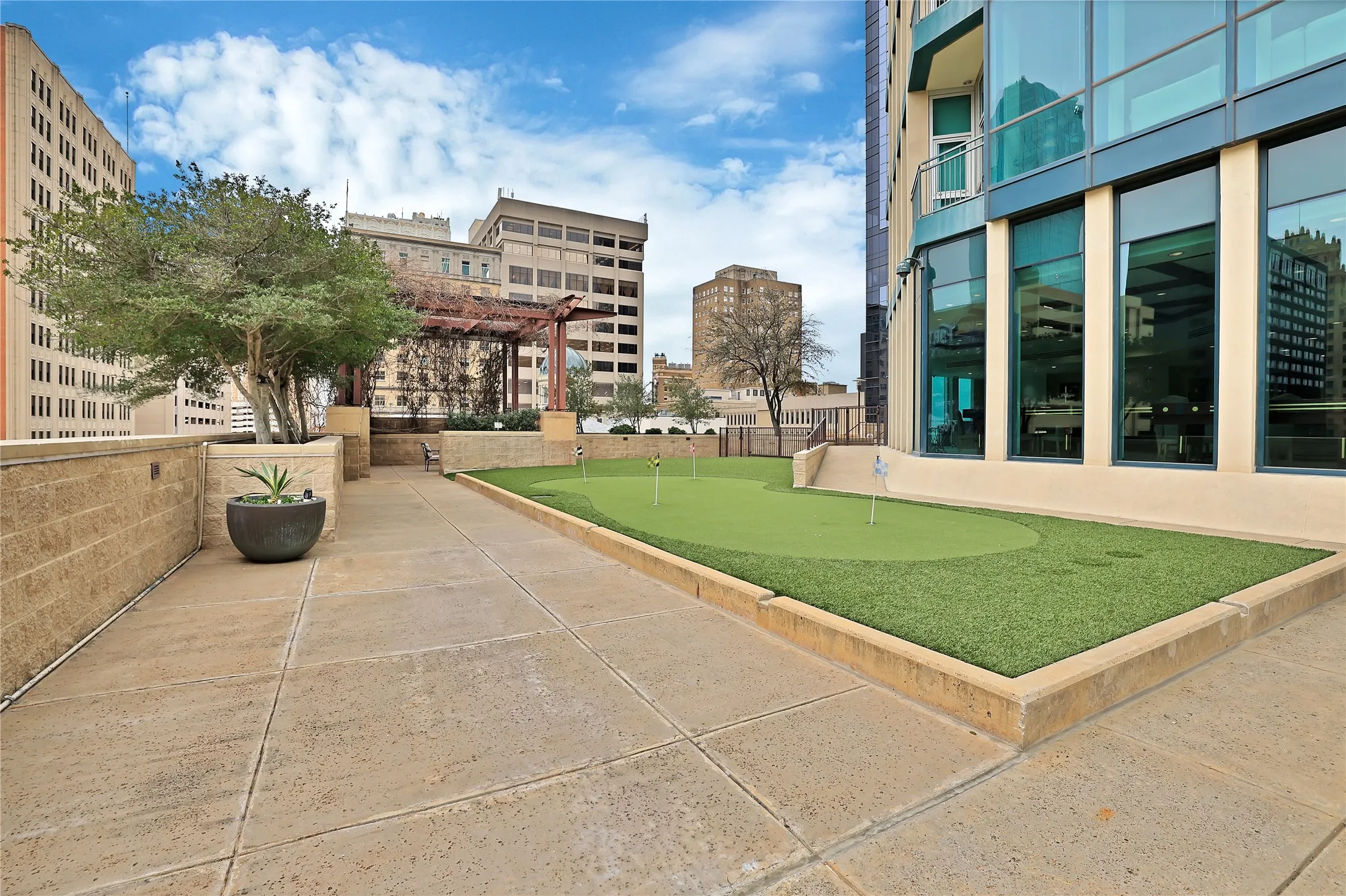 Condominium For Sale in Tarrant County , 500 Throckmorton Street 1701, Fort Worth, Texas 76102, 2 Bedroom, 2 Bathroom, 1 Garage spaces, 1,170 Sqft, built in 1972, mls#21379373, Real Estate Agent in Fort Worth, Homes For Sale in Tarrant county, Homes For Sale in Fort Worth, Realtor in Fort Worth Texas, Real Estate Brokerage Independent Realty Texas, Luminita Cordes Realtor