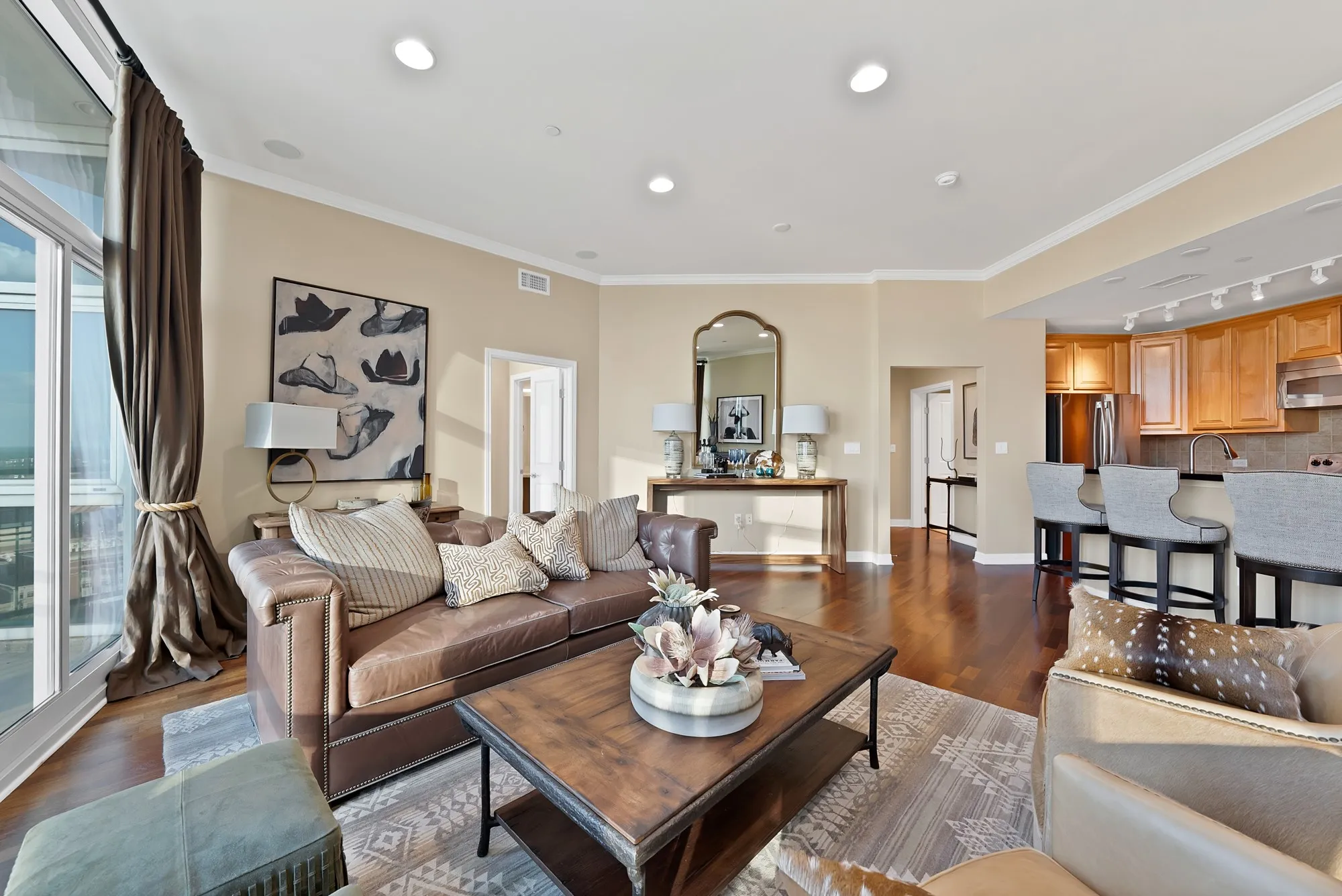 Condominium For Sale in Tarrant County , 500 Throckmorton Street 1701, Fort Worth, Texas 76102, 2 Bedroom, 2 Bathroom, 1 Garage spaces, 1,170 Sqft, built in 1972, mls#21379373, Real Estate Agent in Fort Worth, Homes For Sale in Tarrant county, Homes For Sale in Fort Worth, Realtor in Fort Worth Texas, Real Estate Brokerage Independent Realty Texas, Luminita Cordes Realtor