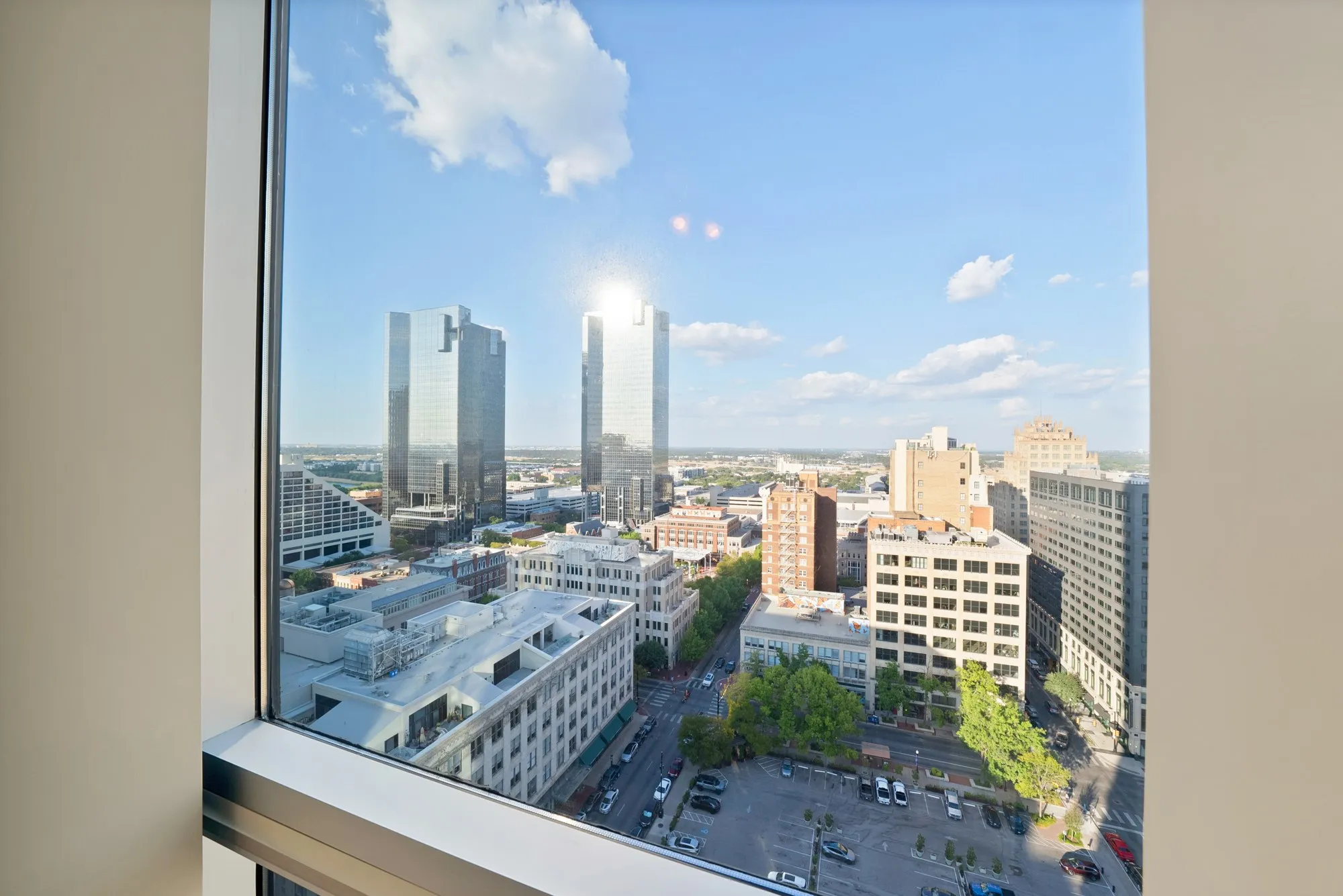 Condominium For Sale in Tarrant County , 500 Throckmorton Street 1701, Fort Worth, Texas 76102, 2 Bedroom, 2 Bathroom, 1 Garage spaces, 1,170 Sqft, built in 1972, mls#21379373, Real Estate Agent in Fort Worth, Homes For Sale in Tarrant county, Homes For Sale in Fort Worth, Realtor in Fort Worth Texas, Real Estate Brokerage Independent Realty Texas, Luminita Cordes Realtor