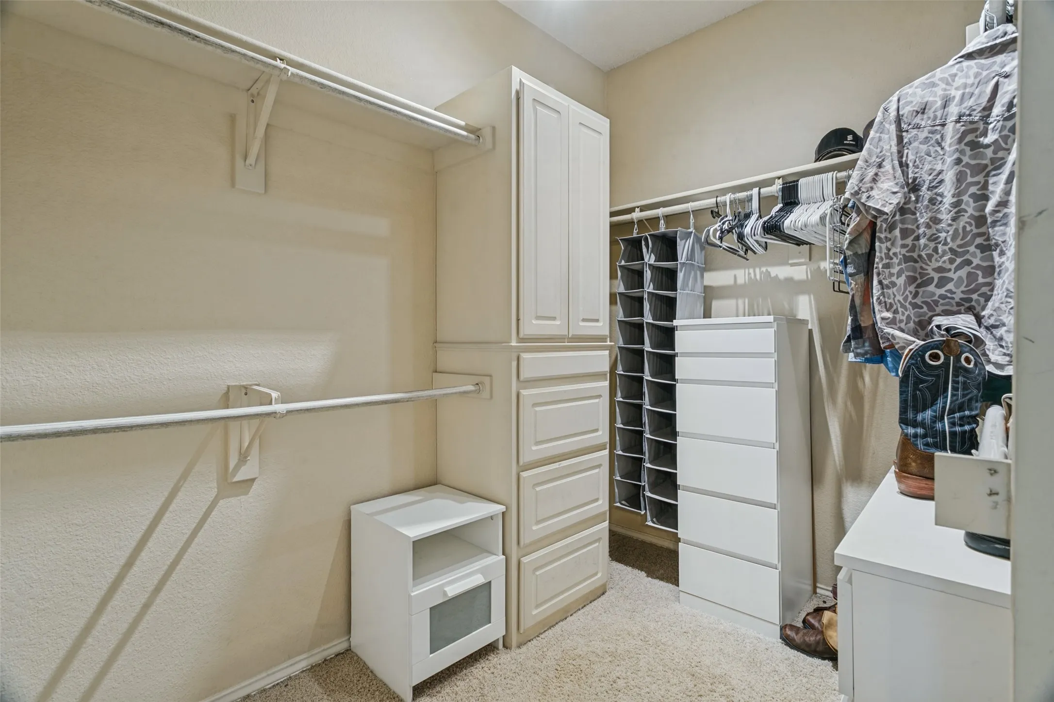 Single Family Residence For Sale in Denton County , 1400 Wentworth Drive, Lewisville, Texas 75067, 4 Bedroom, 3 Bathroom, 2 Garage spaces, 2,298 Sqft, built in 1994, mls#21379455, Real Estate Agent in Lewisville, Homes For Sale in Denton county, Homes For Sale in Lewisville, Realtor in Lewisville Texas, Real Estate Brokerage Independent Realty Texas, Luminita Cordes Realtor