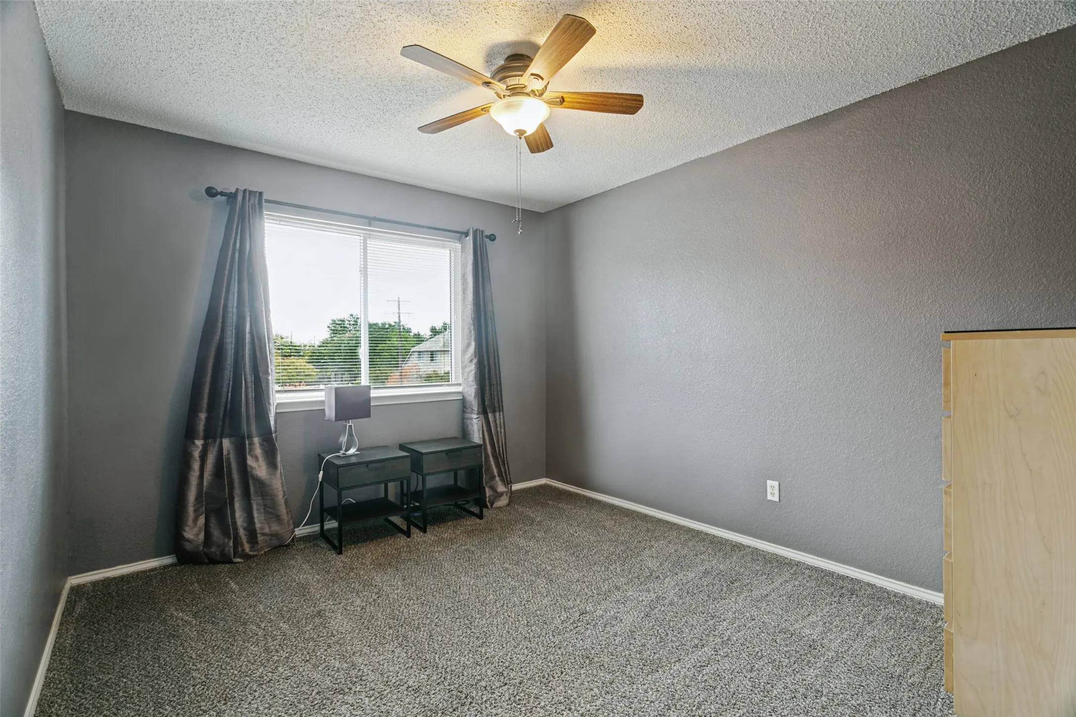 Single Family Residence For Sale in Denton County , 1400 Wentworth Drive, Lewisville, Texas 75067, 4 Bedroom, 3 Bathroom, 2 Garage spaces, 2,298 Sqft, built in 1994, mls#21379455, Real Estate Agent in Lewisville, Homes For Sale in Denton county, Homes For Sale in Lewisville, Realtor in Lewisville Texas, Real Estate Brokerage Independent Realty Texas, Luminita Cordes Realtor