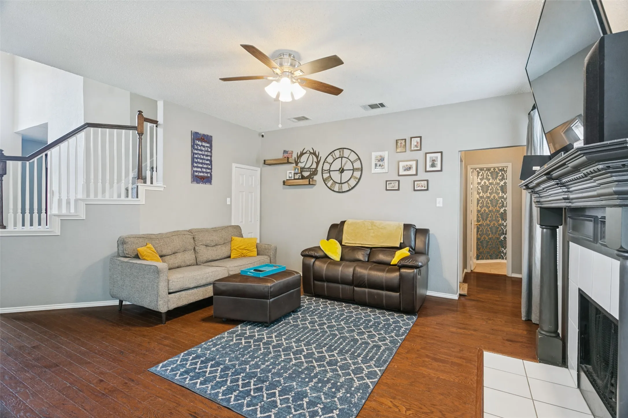 Single Family Residence For Sale in Denton County , 1400 Wentworth Drive, Lewisville, Texas 75067, 4 Bedroom, 3 Bathroom, 2 Garage spaces, 2,298 Sqft, built in 1994, mls#21379455, Real Estate Agent in Lewisville, Homes For Sale in Denton county, Homes For Sale in Lewisville, Realtor in Lewisville Texas, Real Estate Brokerage Independent Realty Texas, Luminita Cordes Realtor