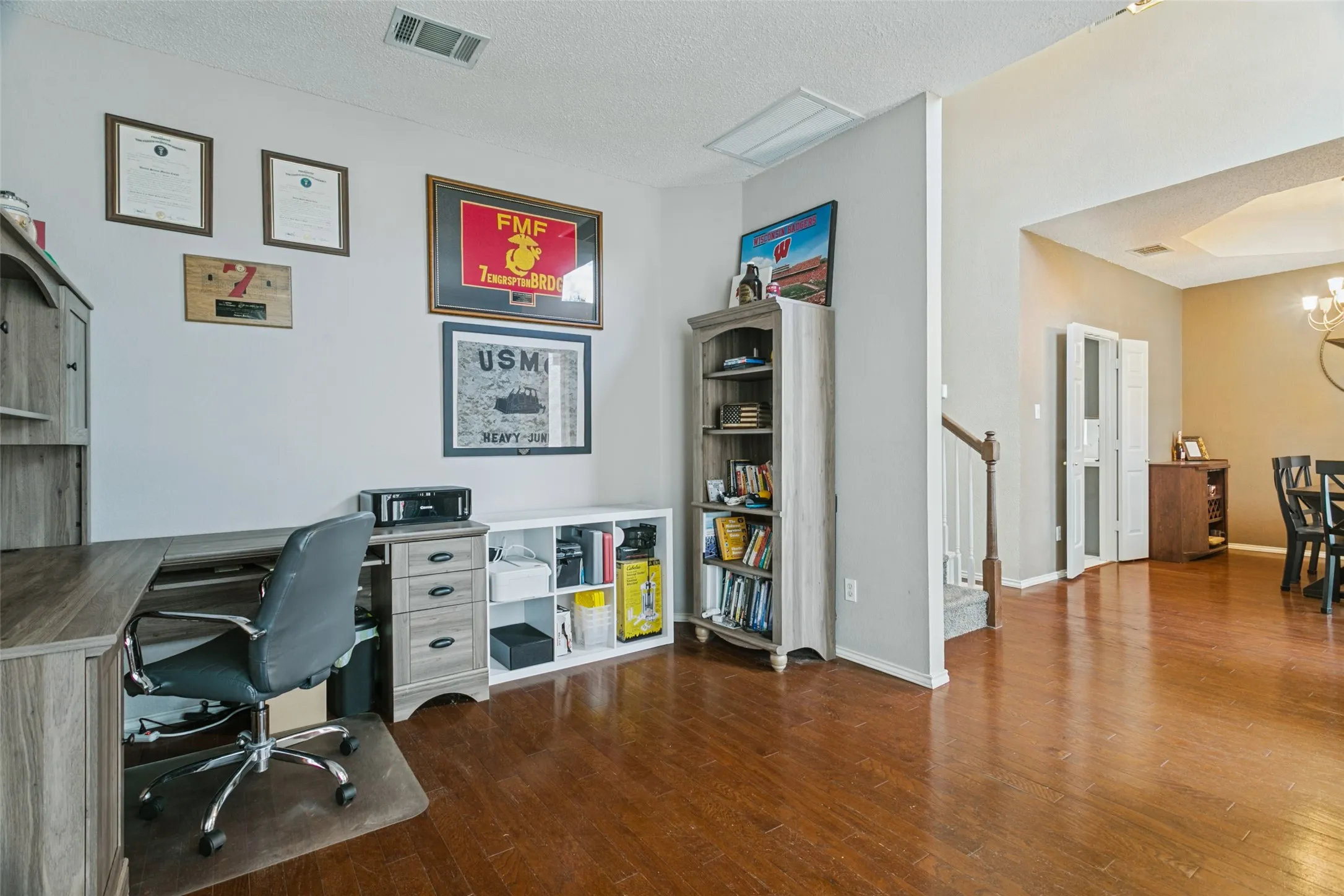 Single Family Residence For Sale in Denton County , 1400 Wentworth Drive, Lewisville, Texas 75067, 4 Bedroom, 3 Bathroom, 2 Garage spaces, 2,298 Sqft, built in 1994, mls#21379455, Real Estate Agent in Lewisville, Homes For Sale in Denton county, Homes For Sale in Lewisville, Realtor in Lewisville Texas, Real Estate Brokerage Independent Realty Texas, Luminita Cordes Realtor