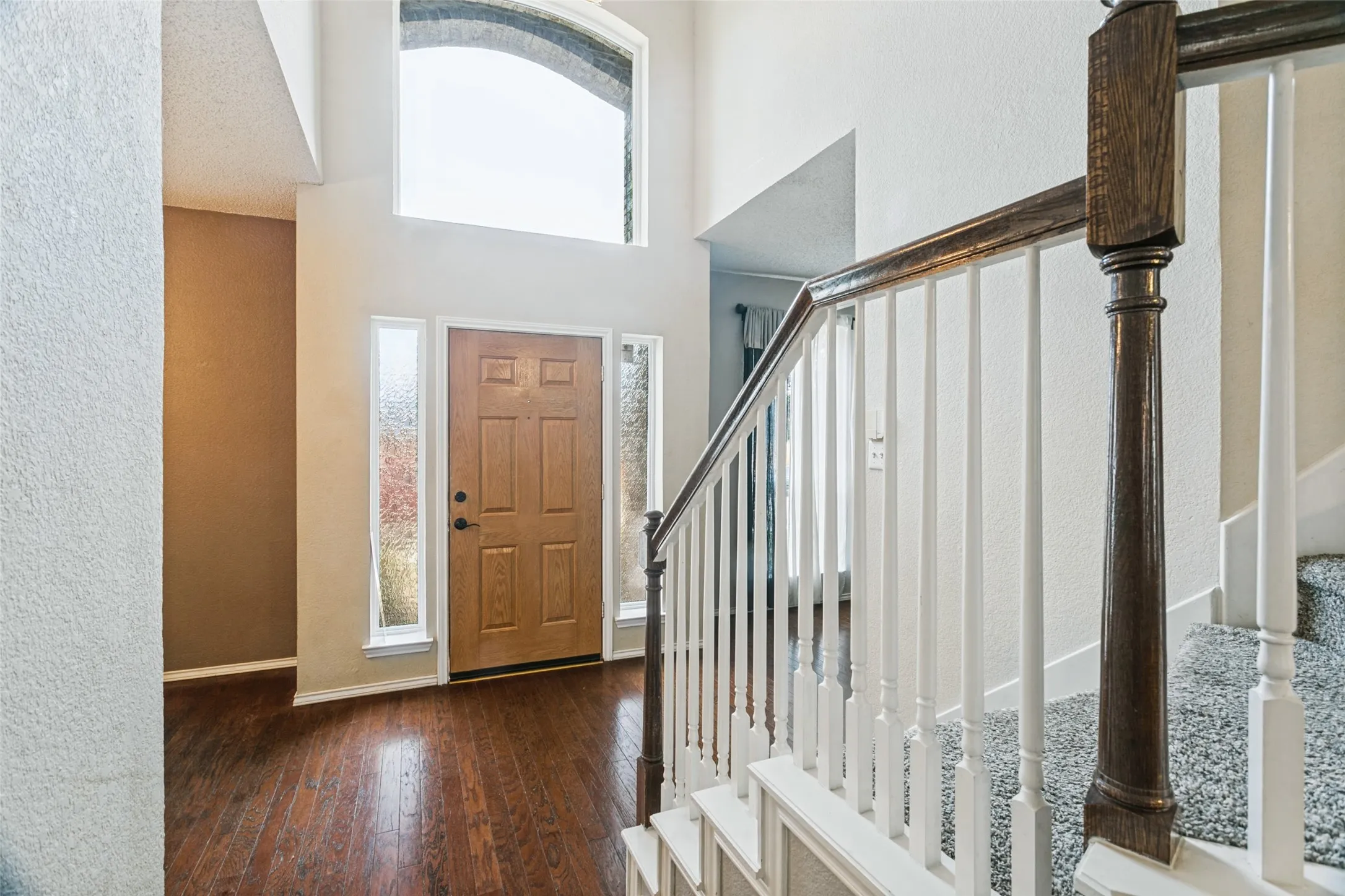 Single Family Residence For Sale in Denton County , 1400 Wentworth Drive, Lewisville, Texas 75067, 4 Bedroom, 3 Bathroom, 2 Garage spaces, 2,298 Sqft, built in 1994, mls#21379455, Real Estate Agent in Lewisville, Homes For Sale in Denton county, Homes For Sale in Lewisville, Realtor in Lewisville Texas, Real Estate Brokerage Independent Realty Texas, Luminita Cordes Realtor
