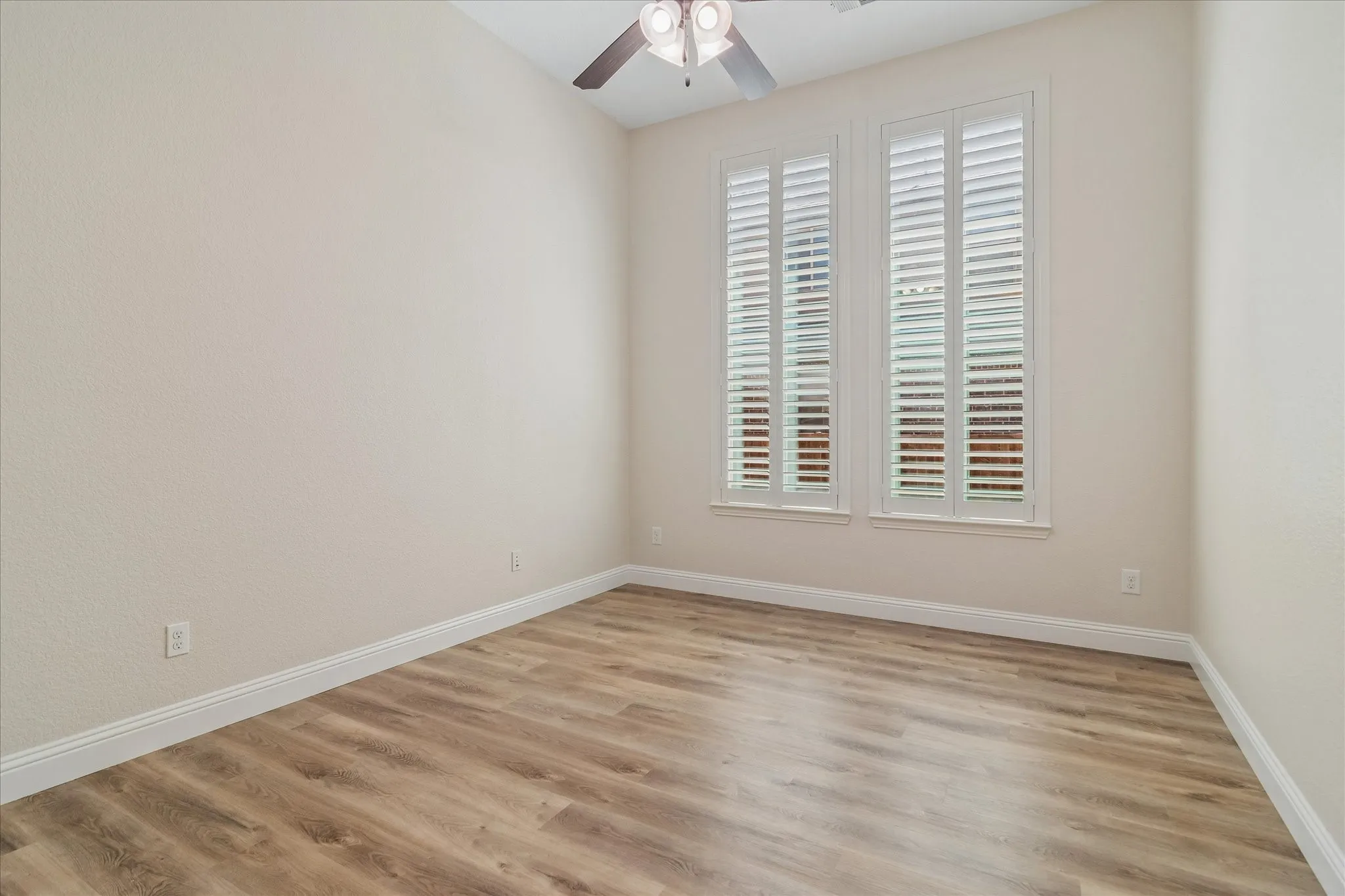 Single Family Residence For Sale in Collin County , 3205 Gerry Drive, Melissa, Texas 75454, 4 Bedroom, 3 Bathroom, 3 Garage spaces, 2,801 Sqft, built in 2014, mls#21379456, Real Estate Agent in Melissa, Homes For Sale in Collin county, Homes For Sale in Melissa, Realtor in Melissa Texas, Real Estate Brokerage Independent Realty Texas, Luminita Cordes Realtor