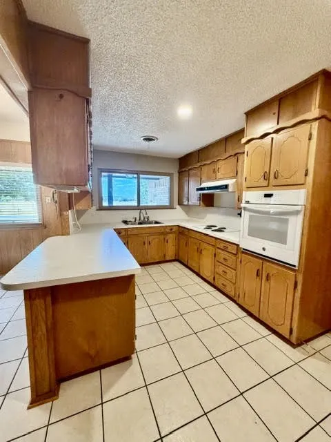 Single Family Residence For Sale in Wise County , 938 COUNTY RD 3341, Paradise, Texas 76073, 4 Bedroom, 3 Bathroom, 2 Garage spaces, 3,319 Sqft, built in 1975, mls#21379458, Real Estate Agent in Paradise, Homes For Sale in Wise county, Homes For Sale in Paradise, Realtor in Paradise Texas, Real Estate Brokerage Independent Realty Texas, Luminita Cordes Realtor