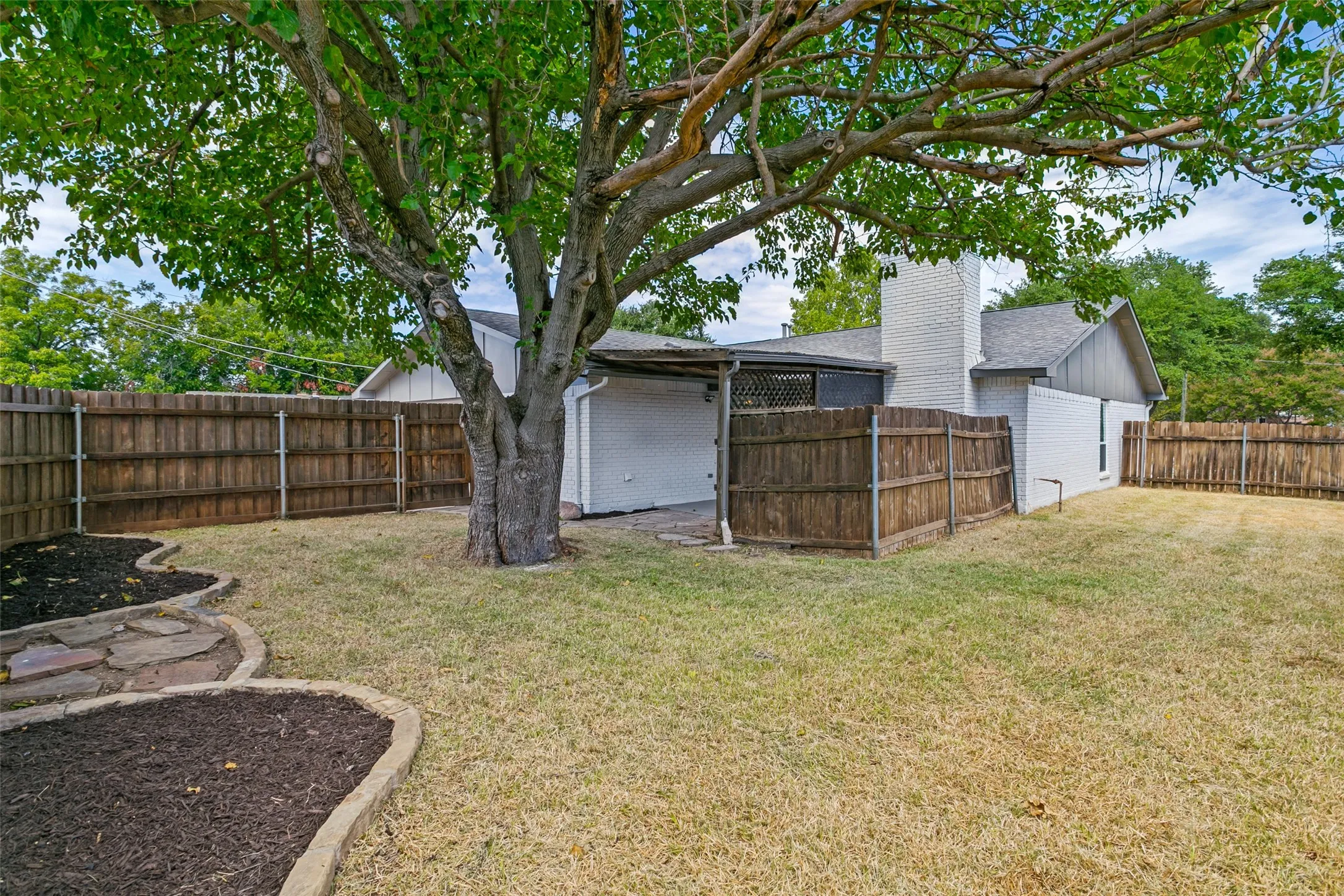 Single Family Residence For Sale in Dallas County , 713 Timberdale Street, Grand Prairie, Texas 75052, 4 Bedroom, 2 Bathroom, 2 Garage spaces, 2,110 Sqft, built in 1975, mls#21379462, Real Estate Agent in Grand Prairie, Homes For Sale in Dallas county, Homes For Sale in Grand Prairie, Realtor in Grand Prairie Texas, Real Estate Brokerage Independent Realty Texas, Luminita Cordes Realtor