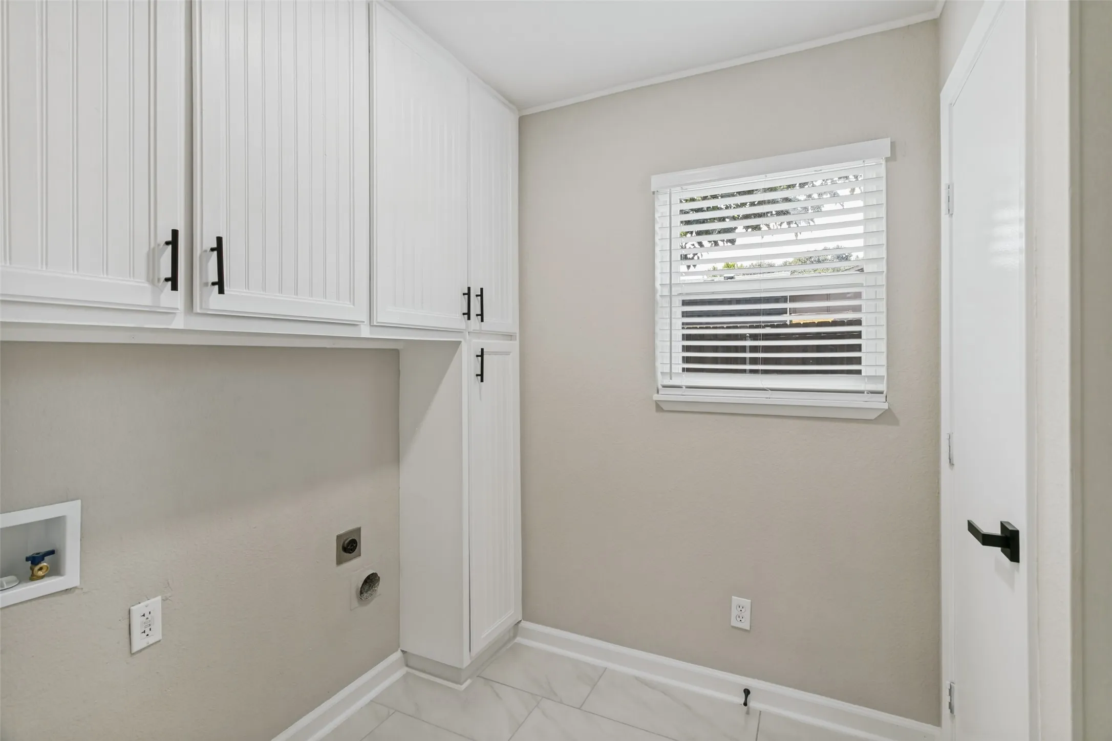 Single Family Residence For Sale in Dallas County , 713 Timberdale Street, Grand Prairie, Texas 75052, 4 Bedroom, 2 Bathroom, 2 Garage spaces, 2,110 Sqft, built in 1975, mls#21379462, Real Estate Agent in Grand Prairie, Homes For Sale in Dallas county, Homes For Sale in Grand Prairie, Realtor in Grand Prairie Texas, Real Estate Brokerage Independent Realty Texas, Luminita Cordes Realtor