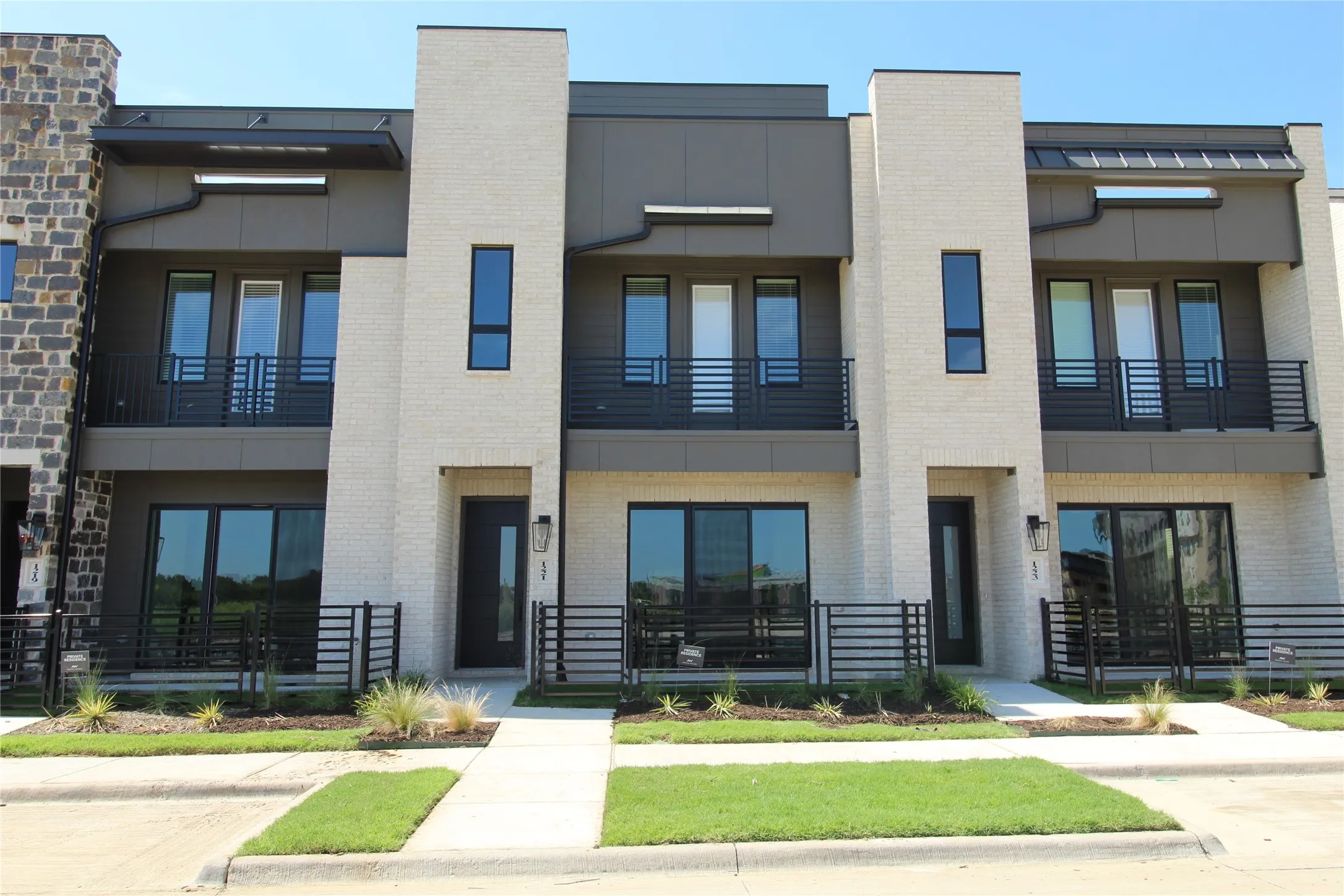 Townhouse For Rent in Collin County , 1221 Doris May Drive, Allen, Texas 75013, 3 Bedroom, 4 Bathroom, 2 Garage spaces, 2,609 Sqft, built in 2025, mls#21379464, Real Estate Agent in Allen, Homes For Rent in Collin county, Homes For Rent in Allen, Realtor in Allen Texas, Real Estate Brokerage Independent Realty Texas, Luminita Cordes Realtor