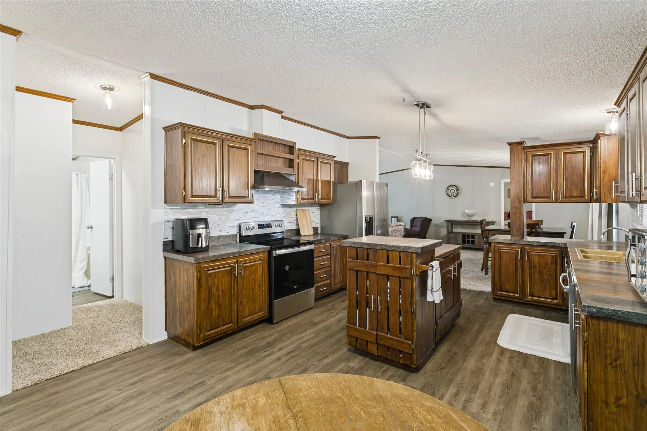Mobile Home For Sale in Hood County , 6013 Idaho Trail, Granbury, Texas 76048, 3 Bedroom, 2 Bathroom, Garage spaces, 2,000 Sqft, built in 2000, mls#21379431, Real Estate Agent in Granbury, Homes For Sale in Hood county, Homes For Sale in Granbury, Realtor in Granbury Texas, Real Estate Brokerage Independent Realty Texas, Luminita Cordes Realtor