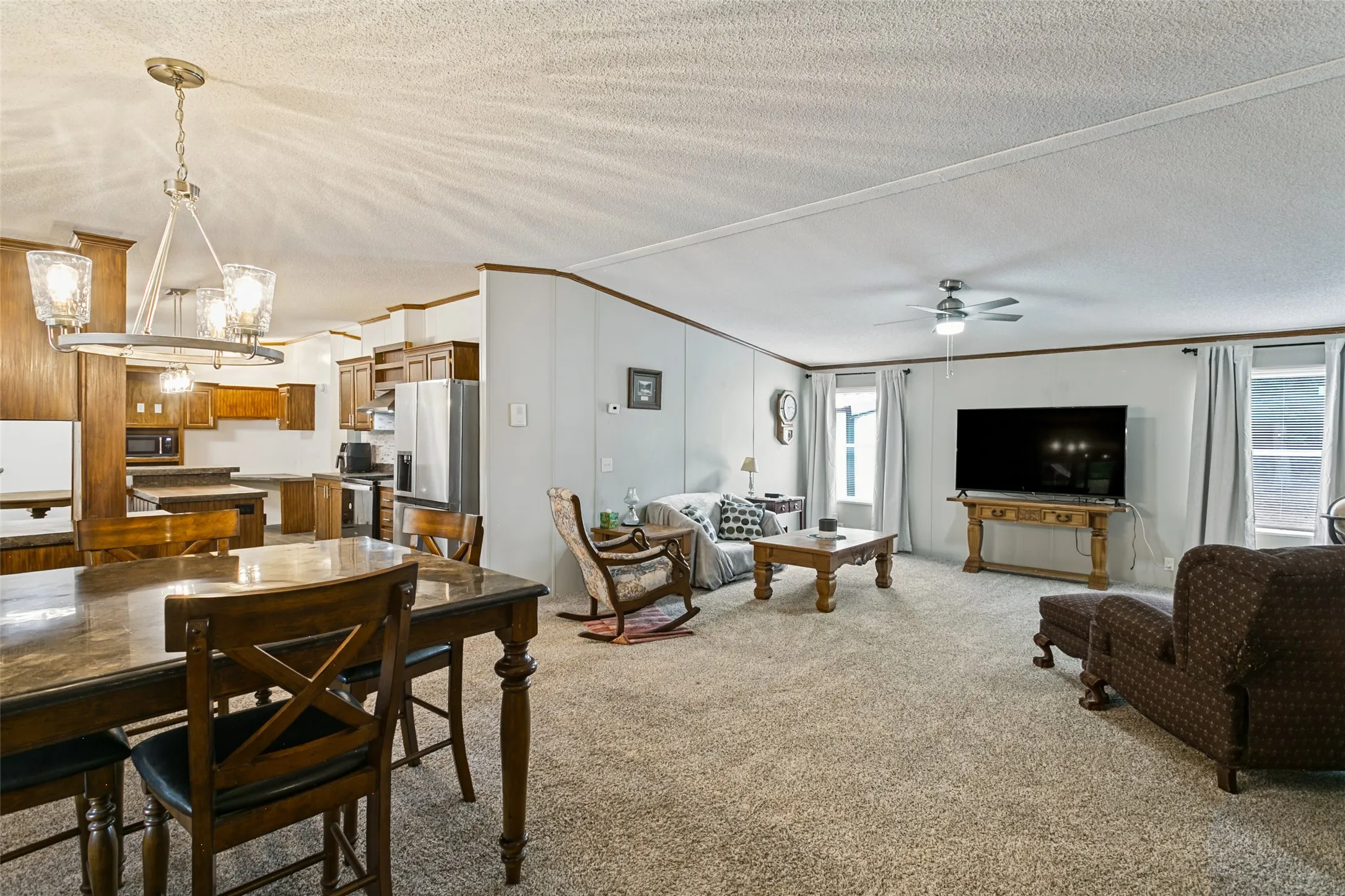 Mobile Home For Sale in Hood County , 6013 Idaho Trail, Granbury, Texas 76048, 3 Bedroom, 2 Bathroom, Garage spaces, 2,000 Sqft, built in 2000, mls#21379431, Real Estate Agent in Granbury, Homes For Sale in Hood county, Homes For Sale in Granbury, Realtor in Granbury Texas, Real Estate Brokerage Independent Realty Texas, Luminita Cordes Realtor