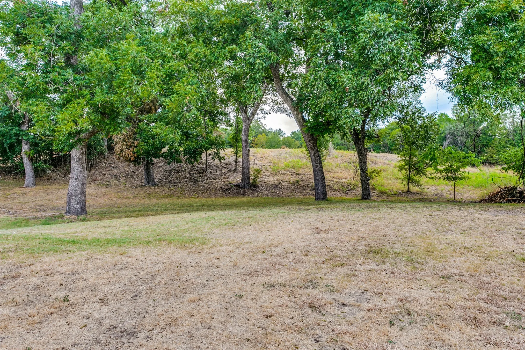 Mobile Home For Sale in Hood County , 6013 Idaho Trail, Granbury, Texas 76048, 3 Bedroom, 2 Bathroom, Garage spaces, 2,000 Sqft, built in 2000, mls#21379431, Real Estate Agent in Granbury, Homes For Sale in Hood county, Homes For Sale in Granbury, Realtor in Granbury Texas, Real Estate Brokerage Independent Realty Texas, Luminita Cordes Realtor