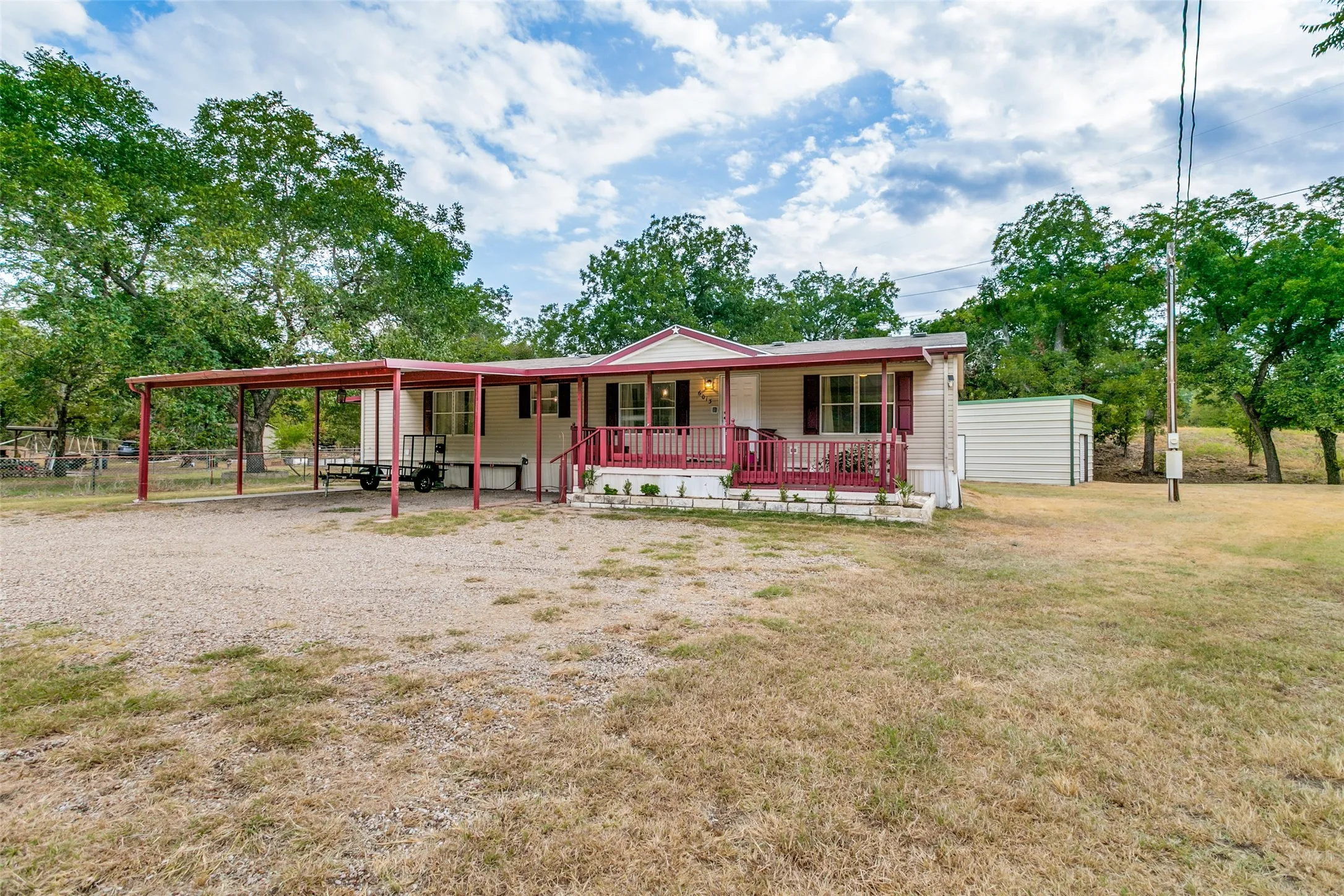 Mobile Home For Sale in Hood County , 6013 Idaho Trail, Granbury, Texas 76048, 3 Bedroom, 2 Bathroom, Garage spaces, 2,000 Sqft, built in 2000, mls#21379431, Real Estate Agent in Granbury, Homes For Sale in Hood county, Homes For Sale in Granbury, Realtor in Granbury Texas, Real Estate Brokerage Independent Realty Texas, Luminita Cordes Realtor