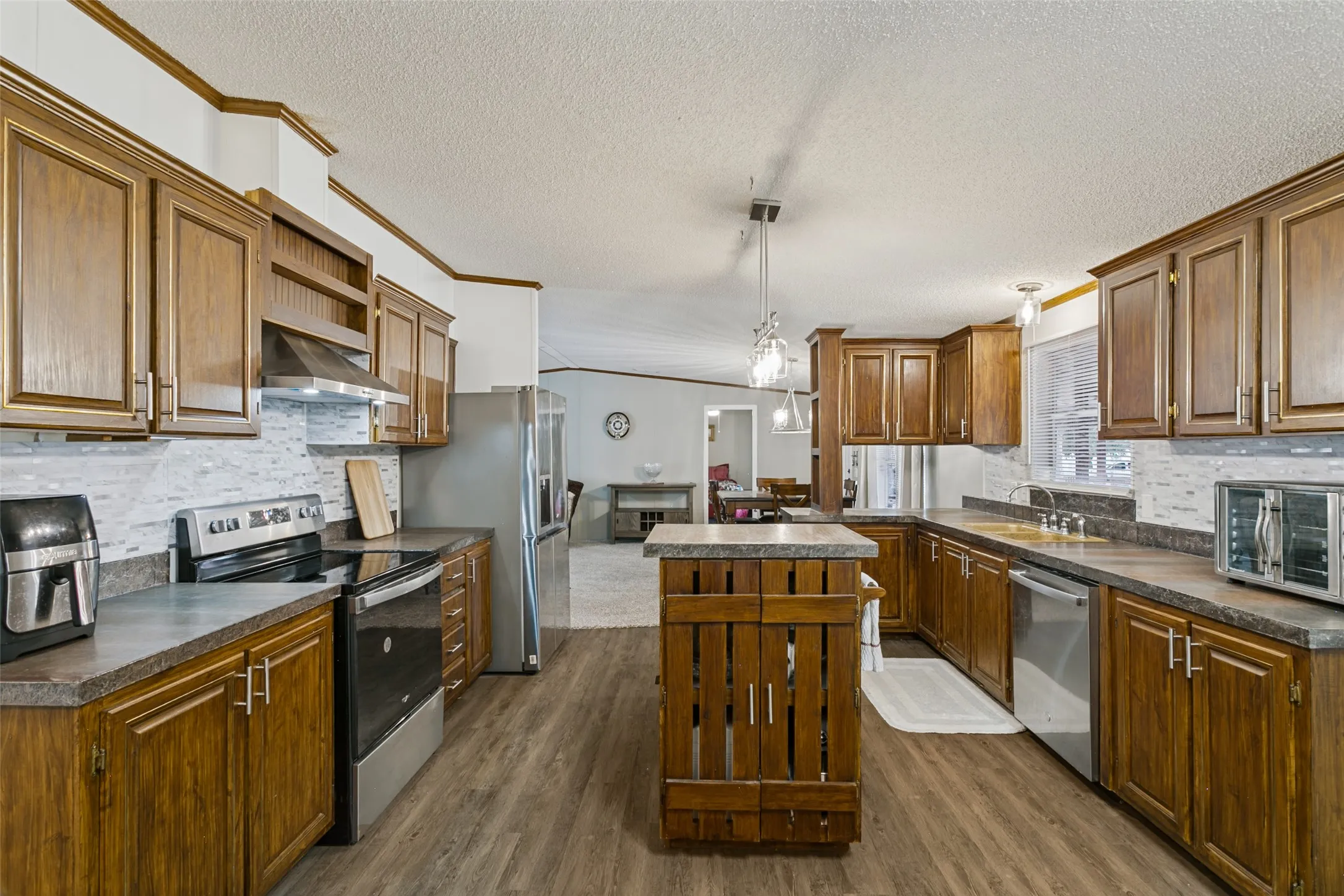 Mobile Home For Sale in Hood County , 6013 Idaho Trail, Granbury, Texas 76048, 3 Bedroom, 2 Bathroom, Garage spaces, 2,000 Sqft, built in 2000, mls#21379431, Real Estate Agent in Granbury, Homes For Sale in Hood county, Homes For Sale in Granbury, Realtor in Granbury Texas, Real Estate Brokerage Independent Realty Texas, Luminita Cordes Realtor