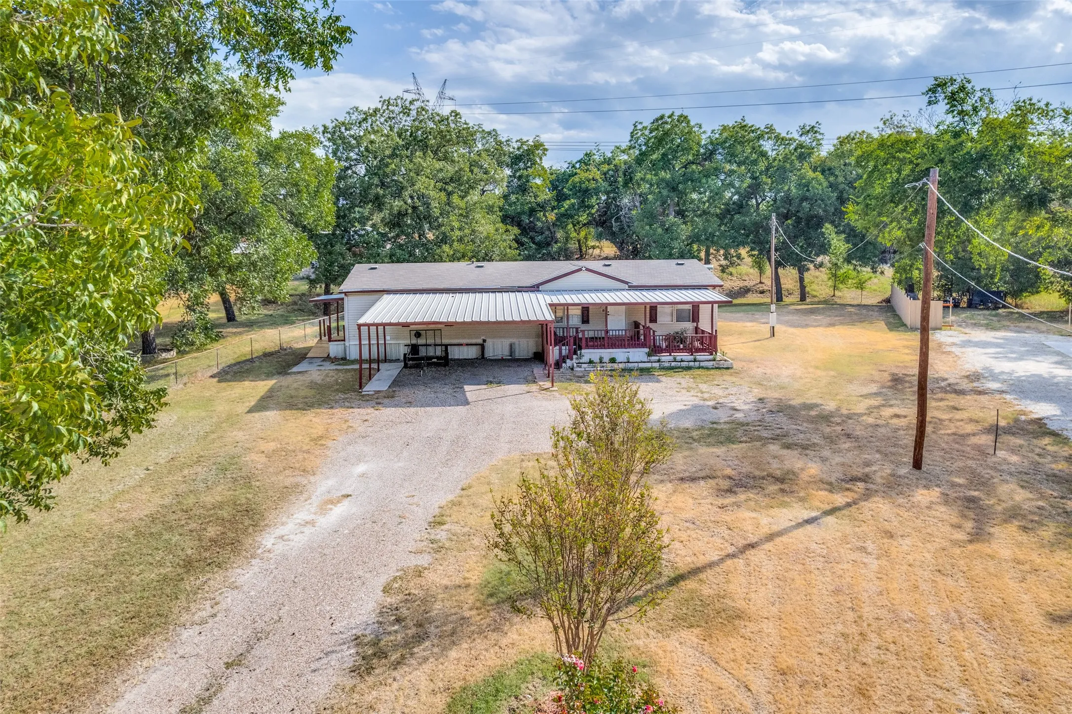Mobile Home For Sale in Hood County , 6013 Idaho Trail, Granbury, Texas 76048, 3 Bedroom, 2 Bathroom, Garage spaces, 2,000 Sqft, built in 2000, mls#21379431, Real Estate Agent in Granbury, Homes For Sale in Hood county, Homes For Sale in Granbury, Realtor in Granbury Texas, Real Estate Brokerage Independent Realty Texas, Luminita Cordes Realtor