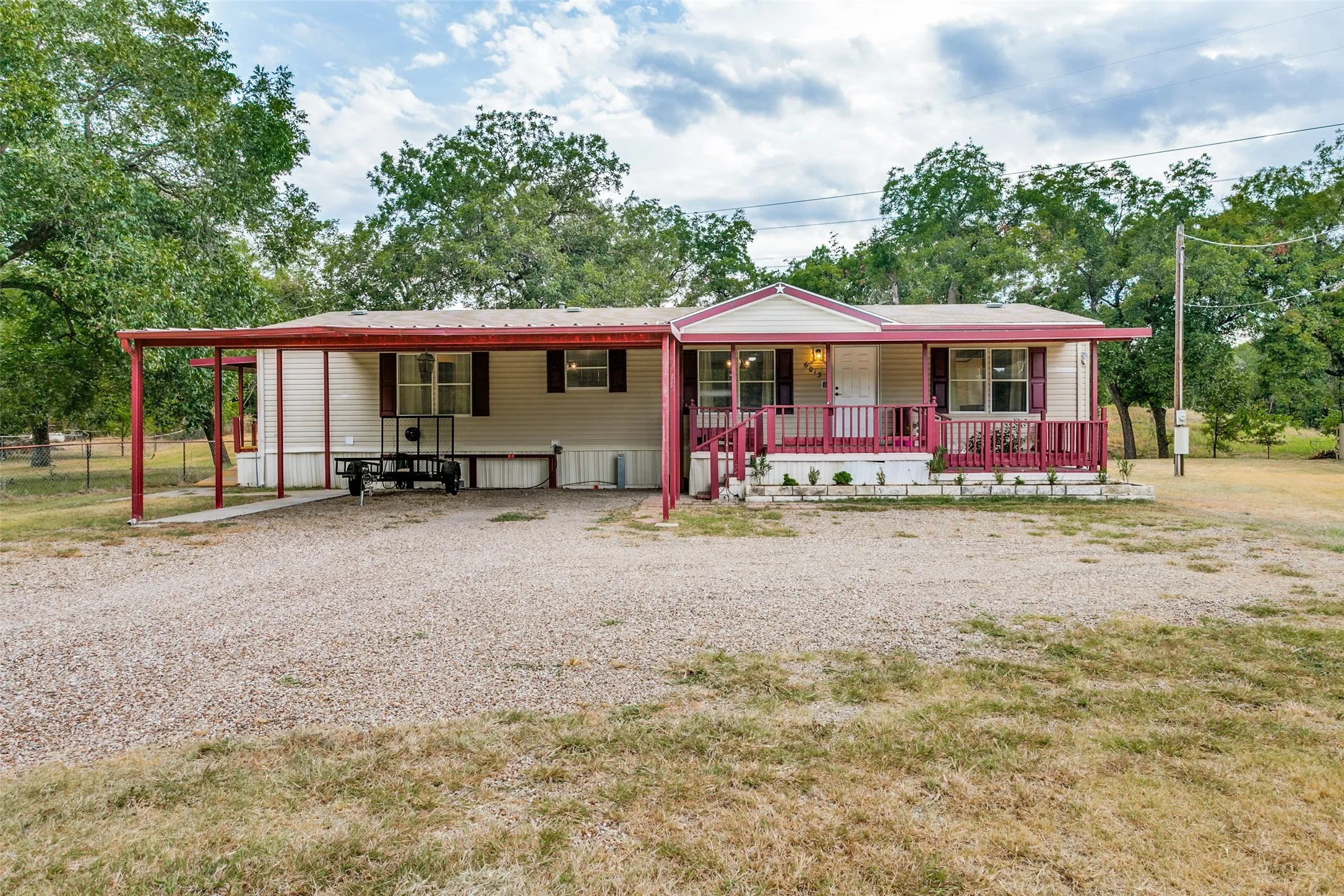 Mobile Home For Sale in Hood County , 6013 Idaho Trail, Granbury, Texas 76048, 3 Bedroom, 2 Bathroom, Garage spaces, 2,000 Sqft, built in 2000, mls#21379431, Real Estate Agent in Granbury, Homes For Sale in Hood county, Homes For Sale in Granbury, Realtor in Granbury Texas, Real Estate Brokerage Independent Realty Texas, Luminita Cordes Realtor