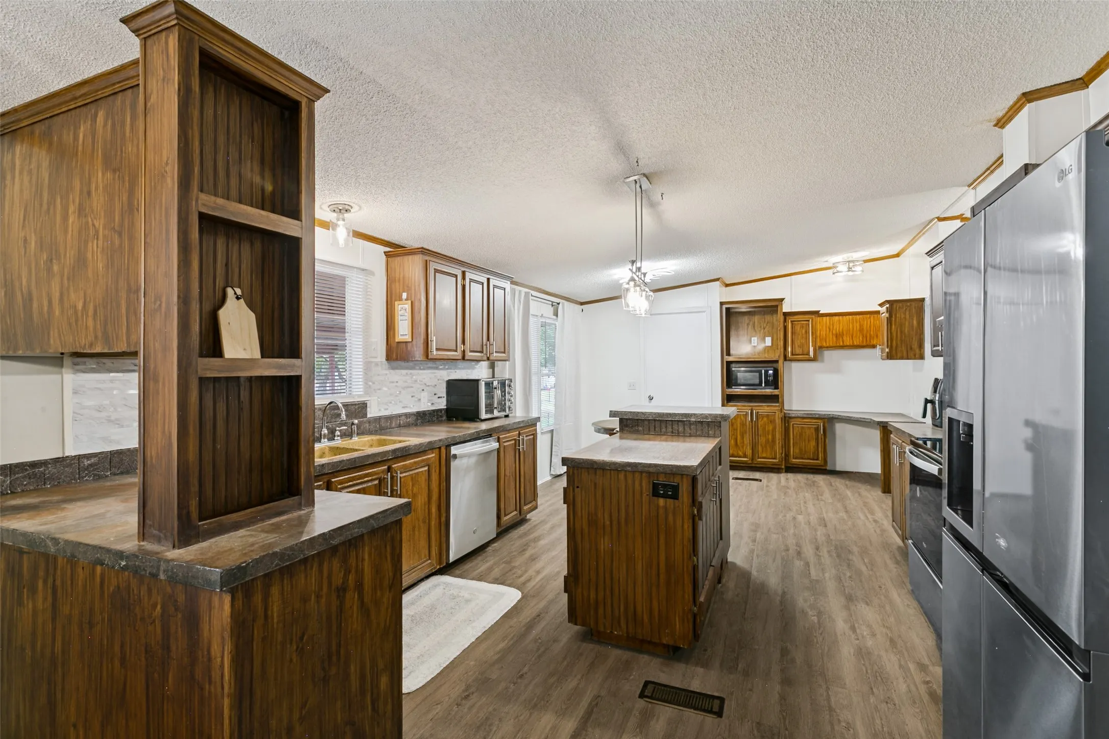 Mobile Home For Sale in Hood County , 6013 Idaho Trail, Granbury, Texas 76048, 3 Bedroom, 2 Bathroom, Garage spaces, 2,000 Sqft, built in 2000, mls#21379431, Real Estate Agent in Granbury, Homes For Sale in Hood county, Homes For Sale in Granbury, Realtor in Granbury Texas, Real Estate Brokerage Independent Realty Texas, Luminita Cordes Realtor