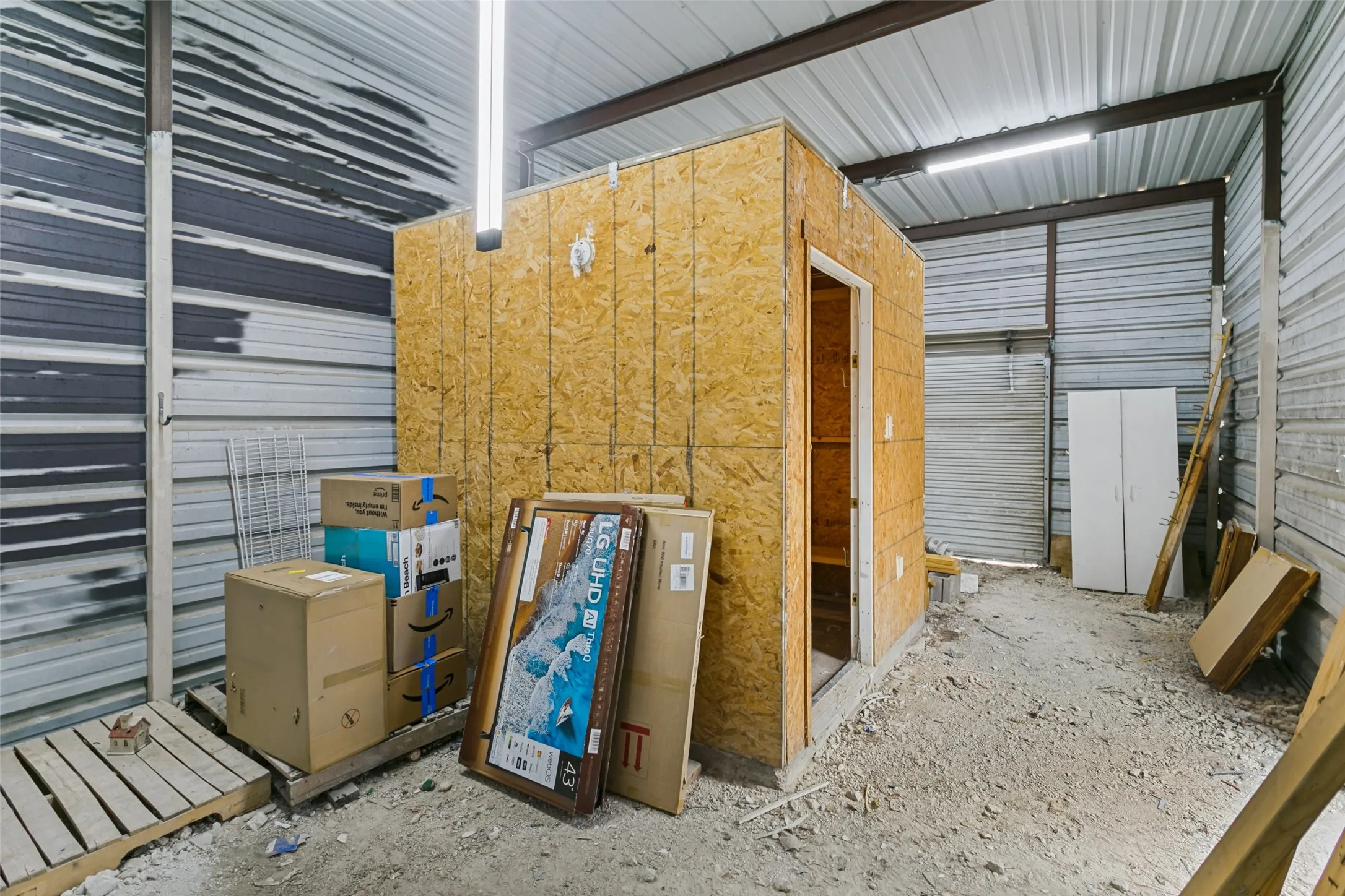 Mobile Home For Sale in Hood County , 6013 Idaho Trail, Granbury, Texas 76048, 3 Bedroom, 2 Bathroom, Garage spaces, 2,000 Sqft, built in 2000, mls#21379431, Real Estate Agent in Granbury, Homes For Sale in Hood county, Homes For Sale in Granbury, Realtor in Granbury Texas, Real Estate Brokerage Independent Realty Texas, Luminita Cordes Realtor