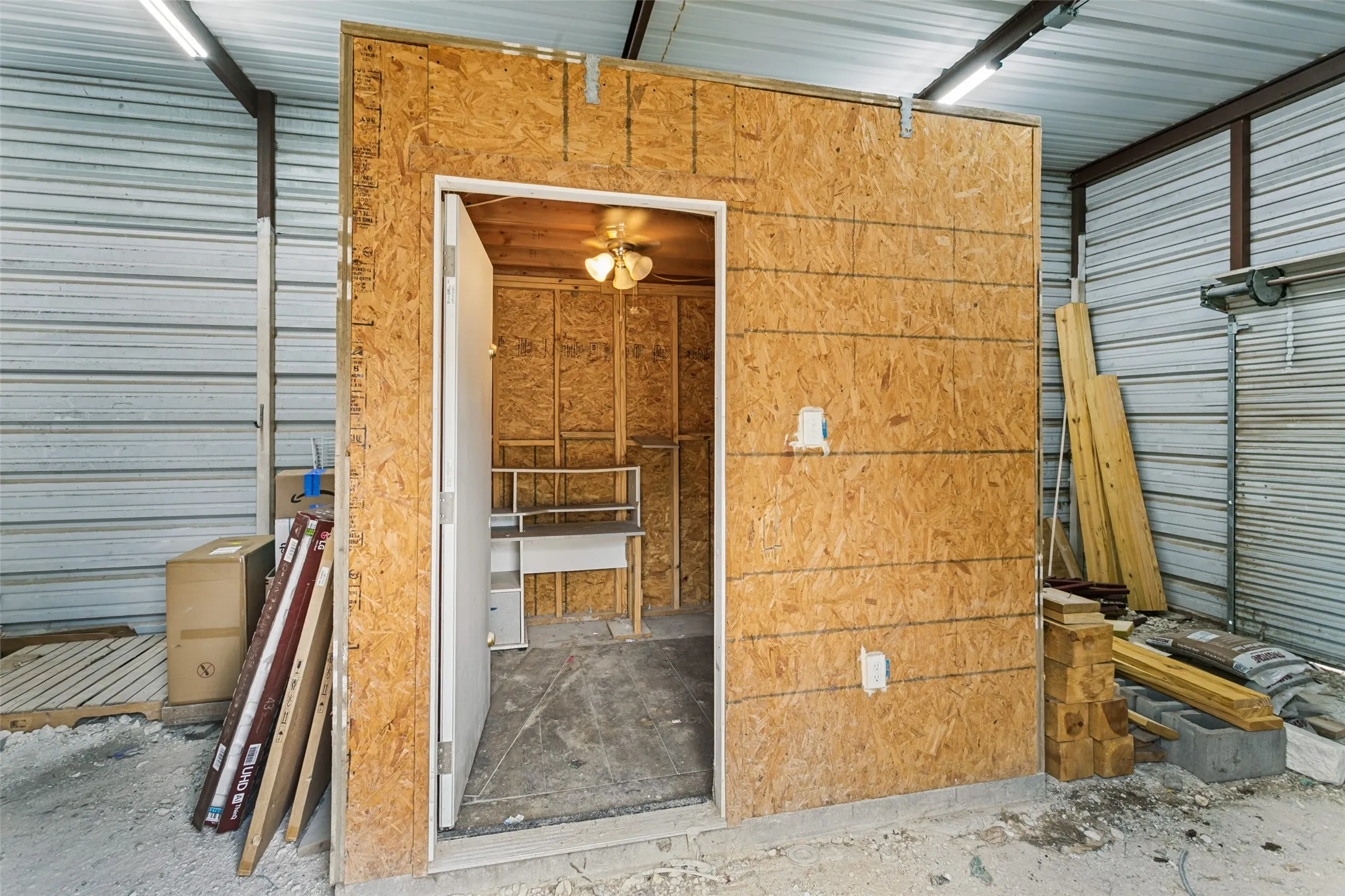 Mobile Home For Sale in Hood County , 6013 Idaho Trail, Granbury, Texas 76048, 3 Bedroom, 2 Bathroom, Garage spaces, 2,000 Sqft, built in 2000, mls#21379431, Real Estate Agent in Granbury, Homes For Sale in Hood county, Homes For Sale in Granbury, Realtor in Granbury Texas, Real Estate Brokerage Independent Realty Texas, Luminita Cordes Realtor