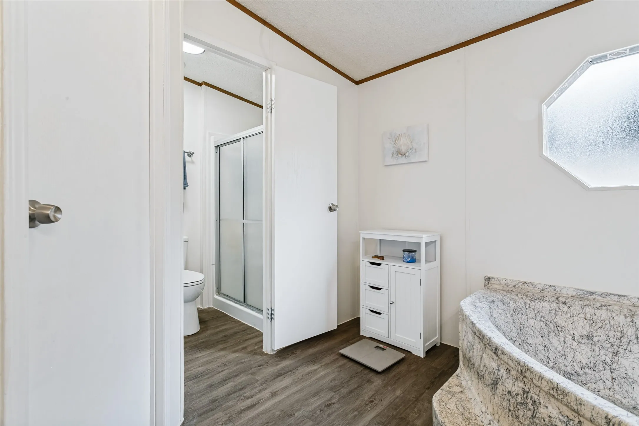 Mobile Home For Sale in Hood County , 6013 Idaho Trail, Granbury, Texas 76048, 3 Bedroom, 2 Bathroom, Garage spaces, 2,000 Sqft, built in 2000, mls#21379431, Real Estate Agent in Granbury, Homes For Sale in Hood county, Homes For Sale in Granbury, Realtor in Granbury Texas, Real Estate Brokerage Independent Realty Texas, Luminita Cordes Realtor