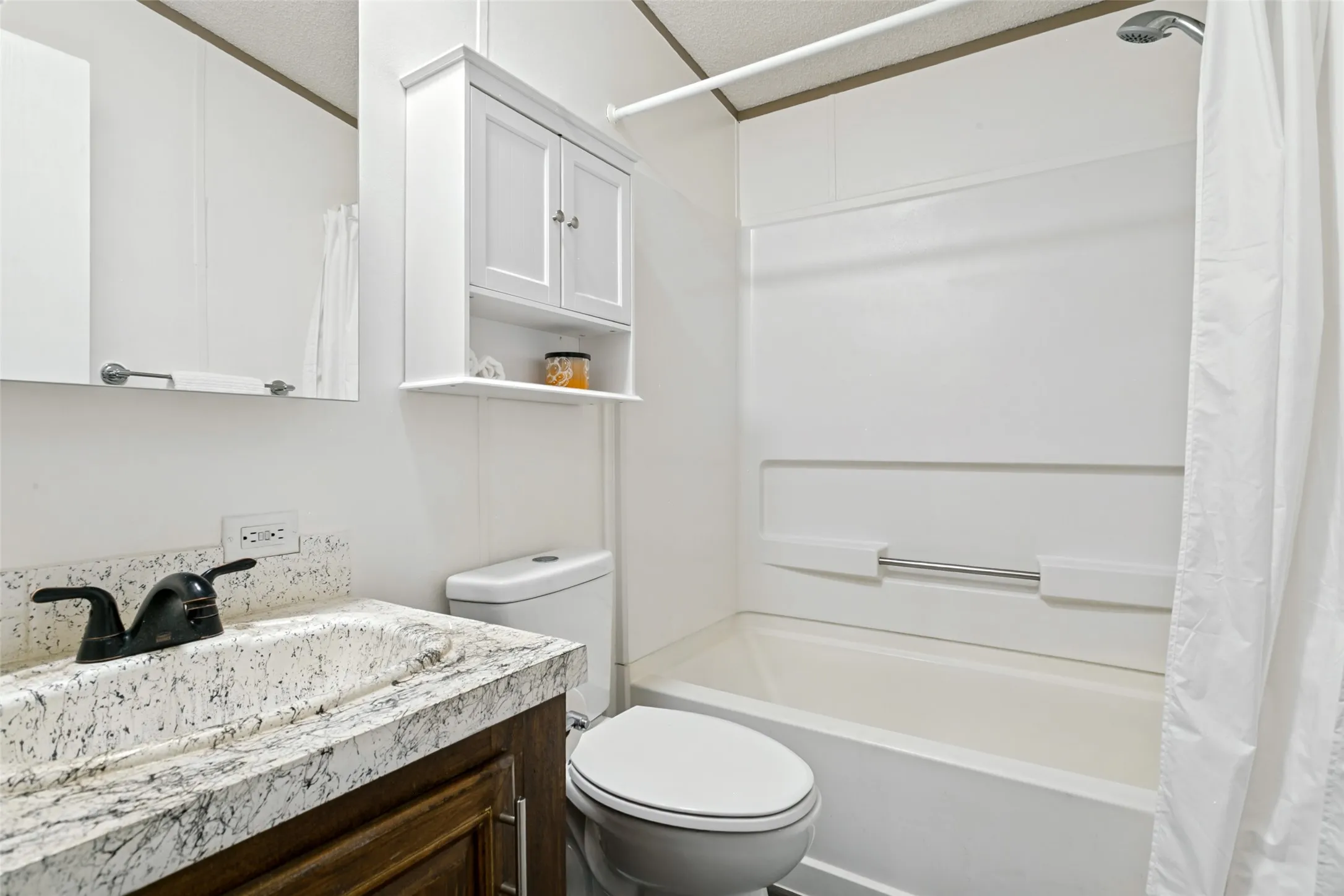 Mobile Home For Sale in Hood County , 6013 Idaho Trail, Granbury, Texas 76048, 3 Bedroom, 2 Bathroom, Garage spaces, 2,000 Sqft, built in 2000, mls#21379431, Real Estate Agent in Granbury, Homes For Sale in Hood county, Homes For Sale in Granbury, Realtor in Granbury Texas, Real Estate Brokerage Independent Realty Texas, Luminita Cordes Realtor