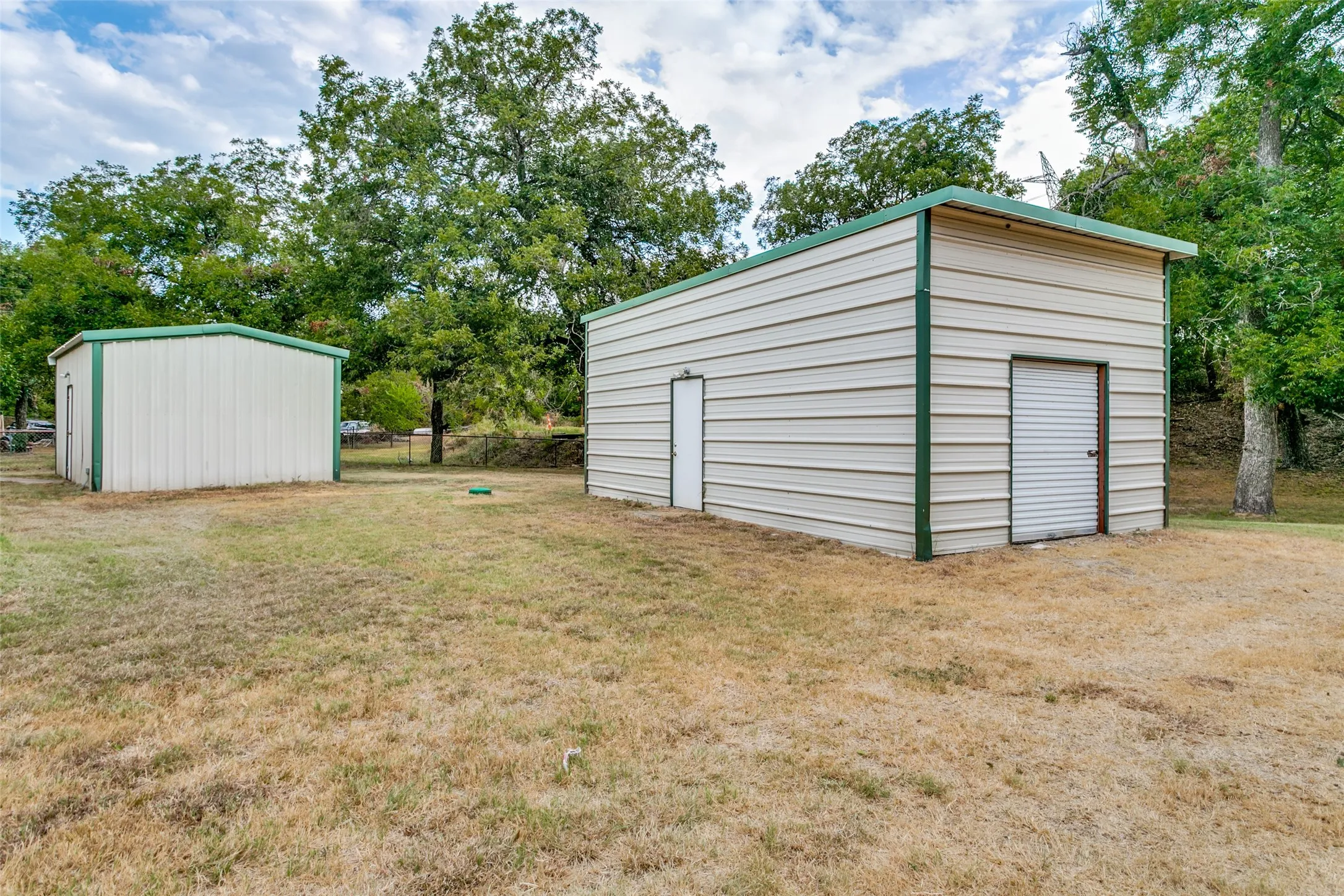 Mobile Home For Sale in Hood County , 6013 Idaho Trail, Granbury, Texas 76048, 3 Bedroom, 2 Bathroom, Garage spaces, 2,000 Sqft, built in 2000, mls#21379431, Real Estate Agent in Granbury, Homes For Sale in Hood county, Homes For Sale in Granbury, Realtor in Granbury Texas, Real Estate Brokerage Independent Realty Texas, Luminita Cordes Realtor