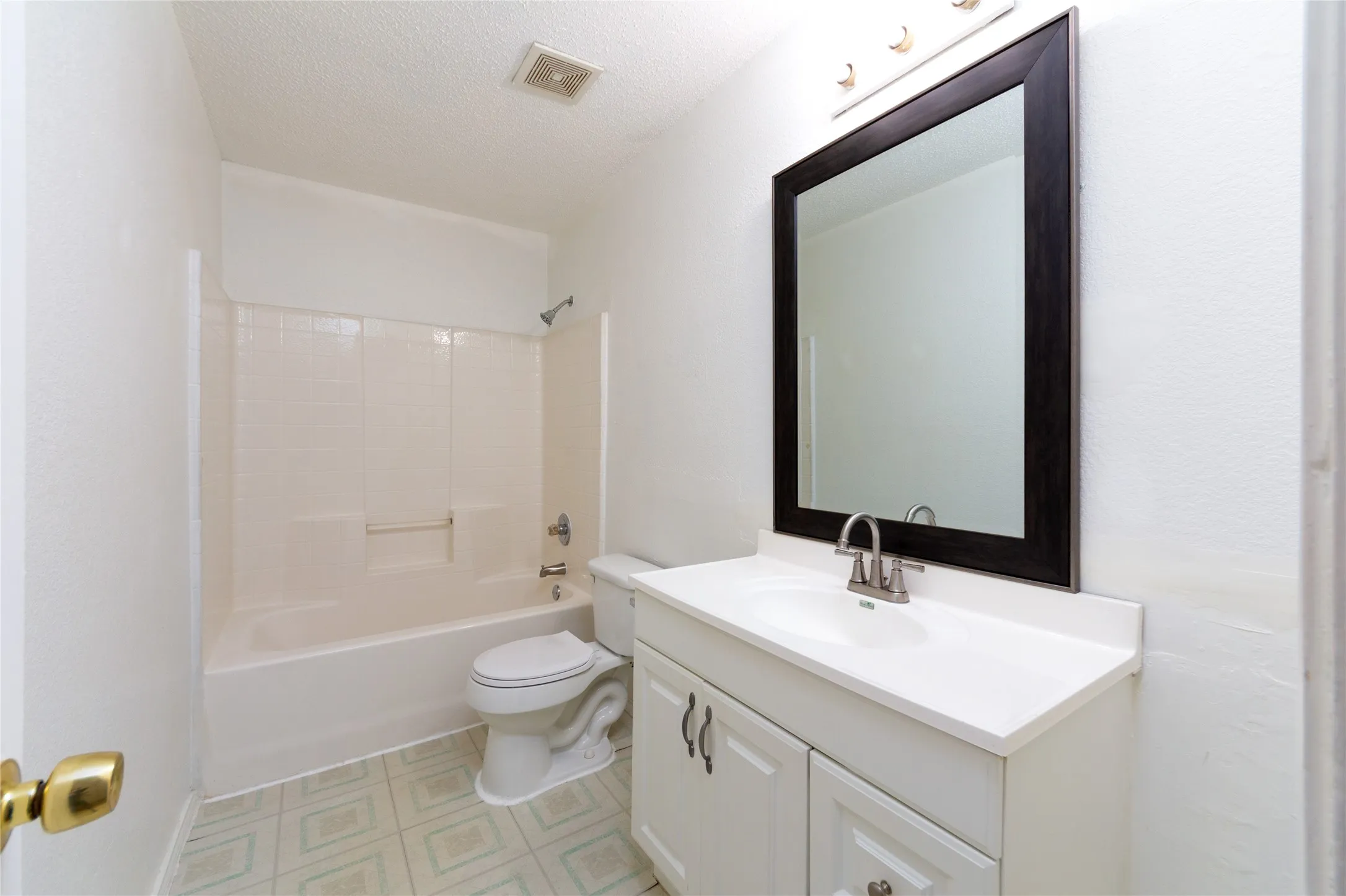 Single Family Residence For Sale in Dallas County , 2428 Summit Lane, Dallas, Texas 75227, 3 Bedroom, 2 Bathroom, 1 Garage spaces, 1,233 Sqft, built in 1999, mls#21312353, Real Estate Agent in Dallas, Homes For Sale in Dallas county, Homes For Sale in Dallas, Realtor in Dallas Texas, Real Estate Brokerage Independent Realty Texas, Luminita Cordes Realtor