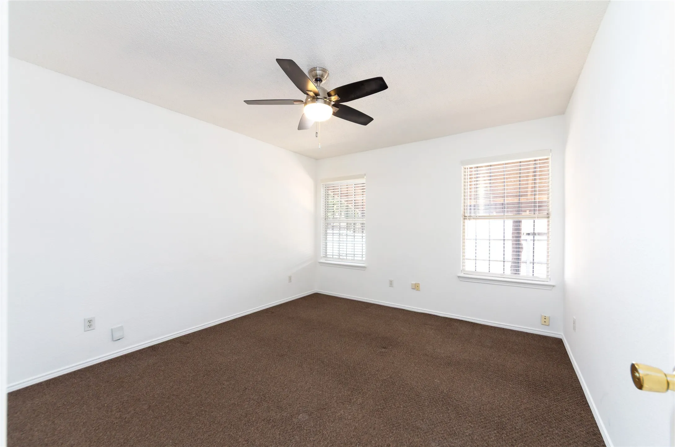 Single Family Residence For Sale in Dallas County , 2428 Summit Lane, Dallas, Texas 75227, 3 Bedroom, 2 Bathroom, 1 Garage spaces, 1,233 Sqft, built in 1999, mls#21312353, Real Estate Agent in Dallas, Homes For Sale in Dallas county, Homes For Sale in Dallas, Realtor in Dallas Texas, Real Estate Brokerage Independent Realty Texas, Luminita Cordes Realtor