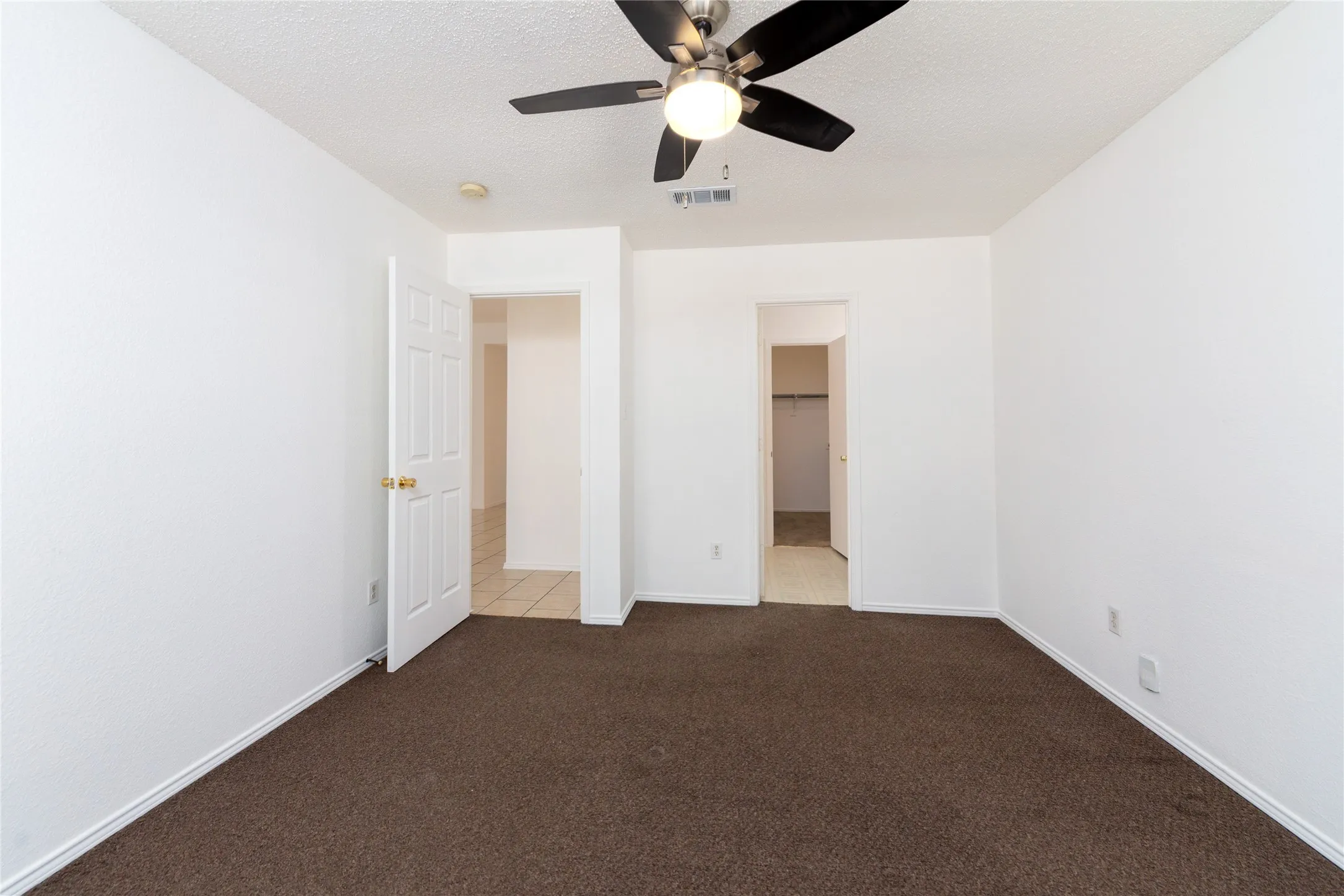 Single Family Residence For Sale in Dallas County , 2428 Summit Lane, Dallas, Texas 75227, 3 Bedroom, 2 Bathroom, 1 Garage spaces, 1,233 Sqft, built in 1999, mls#21312353, Real Estate Agent in Dallas, Homes For Sale in Dallas county, Homes For Sale in Dallas, Realtor in Dallas Texas, Real Estate Brokerage Independent Realty Texas, Luminita Cordes Realtor