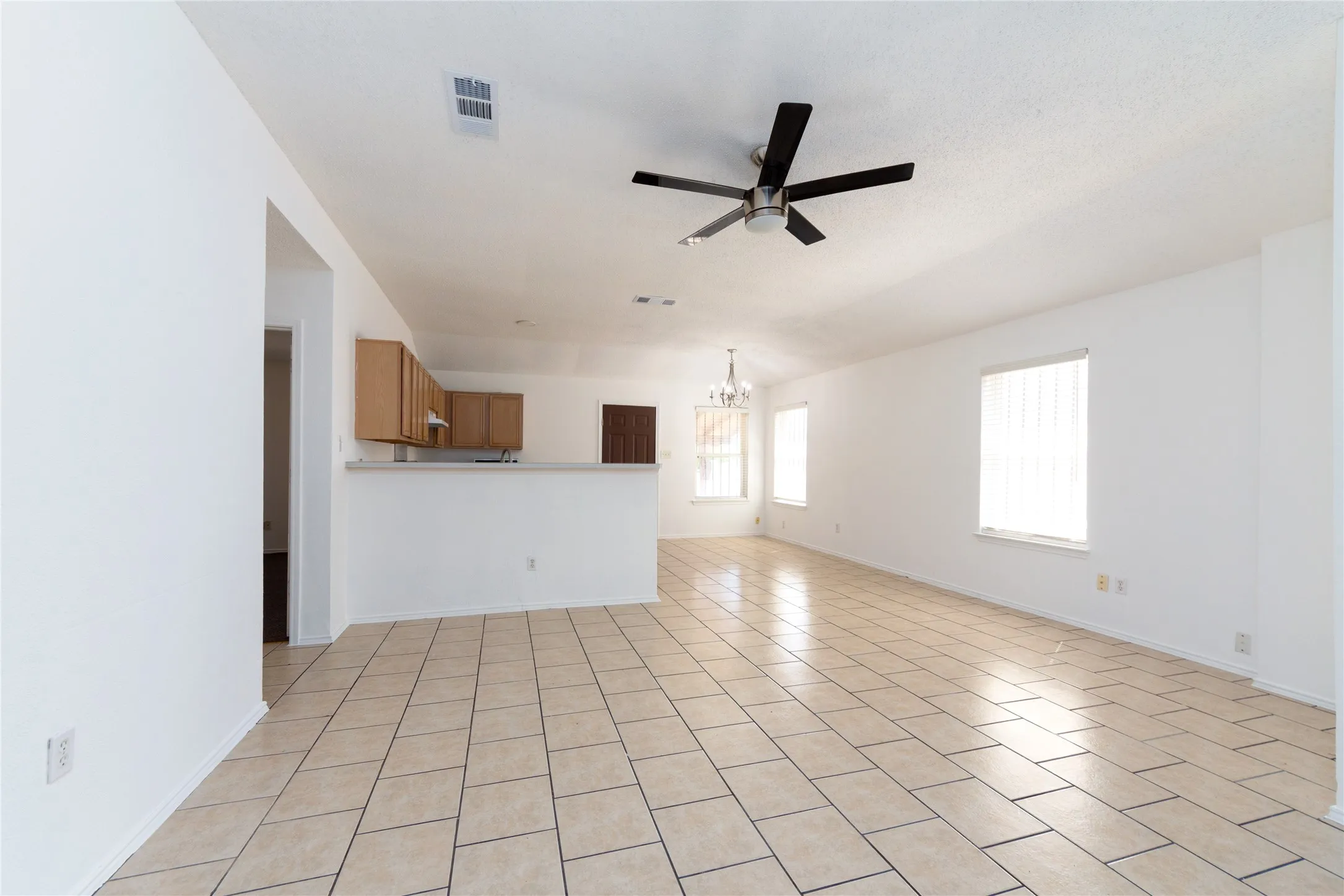 Single Family Residence For Sale in Dallas County , 2428 Summit Lane, Dallas, Texas 75227, 3 Bedroom, 2 Bathroom, 1 Garage spaces, 1,233 Sqft, built in 1999, mls#21312353, Real Estate Agent in Dallas, Homes For Sale in Dallas county, Homes For Sale in Dallas, Realtor in Dallas Texas, Real Estate Brokerage Independent Realty Texas, Luminita Cordes Realtor