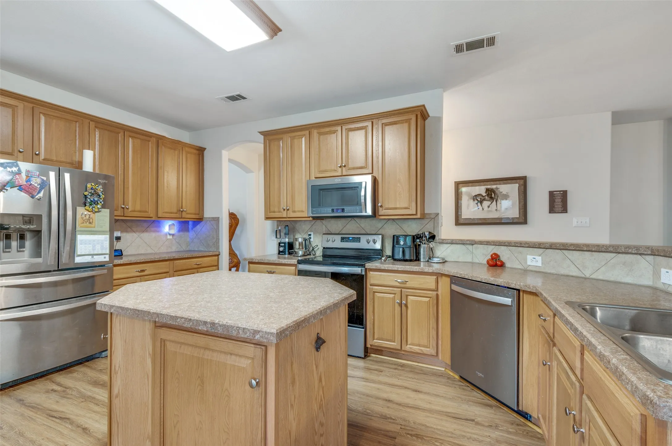 Single Family Residence For Sale in Ellis County , 3018 Ashlawn Court, Midlothian, Texas 76065, 4 Bedroom, 4 Bathroom, 2 Garage spaces, 2,367 Sqft, built in 2007, mls#21378065, Real Estate Agent in Midlothian, Homes For Sale in Ellis county, Homes For Sale in Midlothian, Realtor in Midlothian Texas, Real Estate Brokerage Independent Realty Texas, Luminita Cordes Realtor