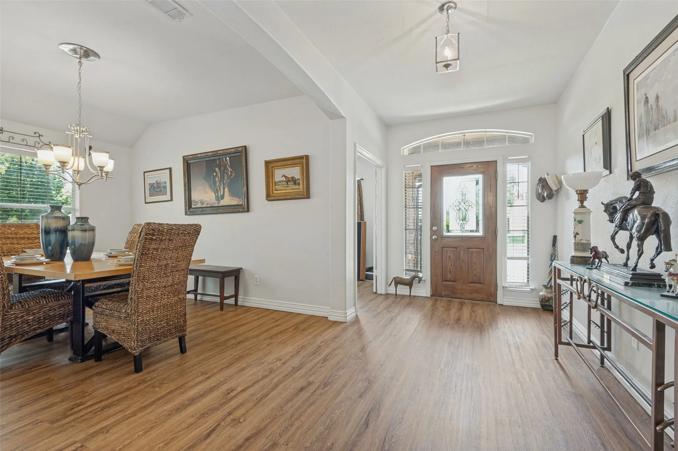 Single Family Residence For Sale in Ellis County , 3018 Ashlawn Court, Midlothian, Texas 76065, 4 Bedroom, 4 Bathroom, 2 Garage spaces, 2,367 Sqft, built in 2007, mls#21378065, Real Estate Agent in Midlothian, Homes For Sale in Ellis county, Homes For Sale in Midlothian, Realtor in Midlothian Texas, Real Estate Brokerage Independent Realty Texas, Luminita Cordes Realtor