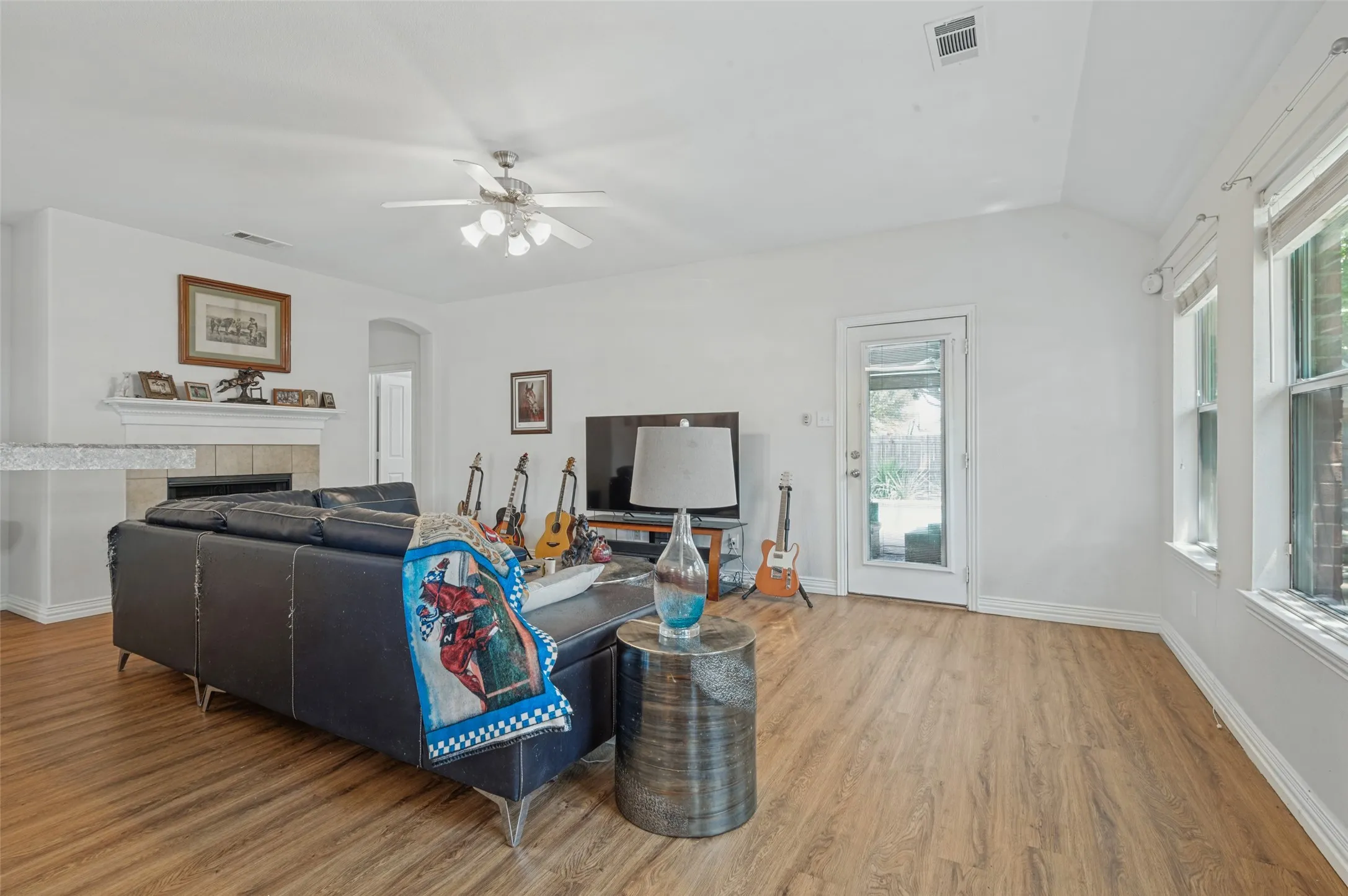 Single Family Residence For Sale in Ellis County , 3018 Ashlawn Court, Midlothian, Texas 76065, 4 Bedroom, 4 Bathroom, 2 Garage spaces, 2,367 Sqft, built in 2007, mls#21378065, Real Estate Agent in Midlothian, Homes For Sale in Ellis county, Homes For Sale in Midlothian, Realtor in Midlothian Texas, Real Estate Brokerage Independent Realty Texas, Luminita Cordes Realtor