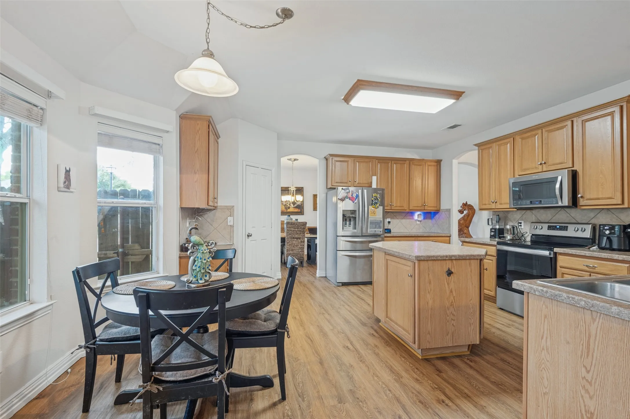 Single Family Residence For Sale in Ellis County , 3018 Ashlawn Court, Midlothian, Texas 76065, 4 Bedroom, 4 Bathroom, 2 Garage spaces, 2,367 Sqft, built in 2007, mls#21378065, Real Estate Agent in Midlothian, Homes For Sale in Ellis county, Homes For Sale in Midlothian, Realtor in Midlothian Texas, Real Estate Brokerage Independent Realty Texas, Luminita Cordes Realtor