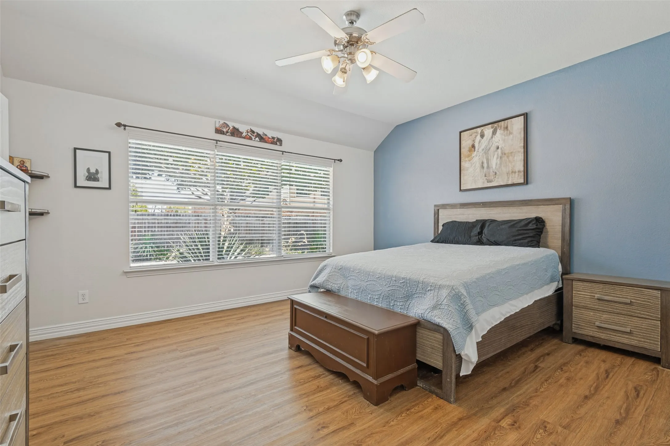 Single Family Residence For Sale in Ellis County , 3018 Ashlawn Court, Midlothian, Texas 76065, 4 Bedroom, 4 Bathroom, 2 Garage spaces, 2,367 Sqft, built in 2007, mls#21378065, Real Estate Agent in Midlothian, Homes For Sale in Ellis county, Homes For Sale in Midlothian, Realtor in Midlothian Texas, Real Estate Brokerage Independent Realty Texas, Luminita Cordes Realtor