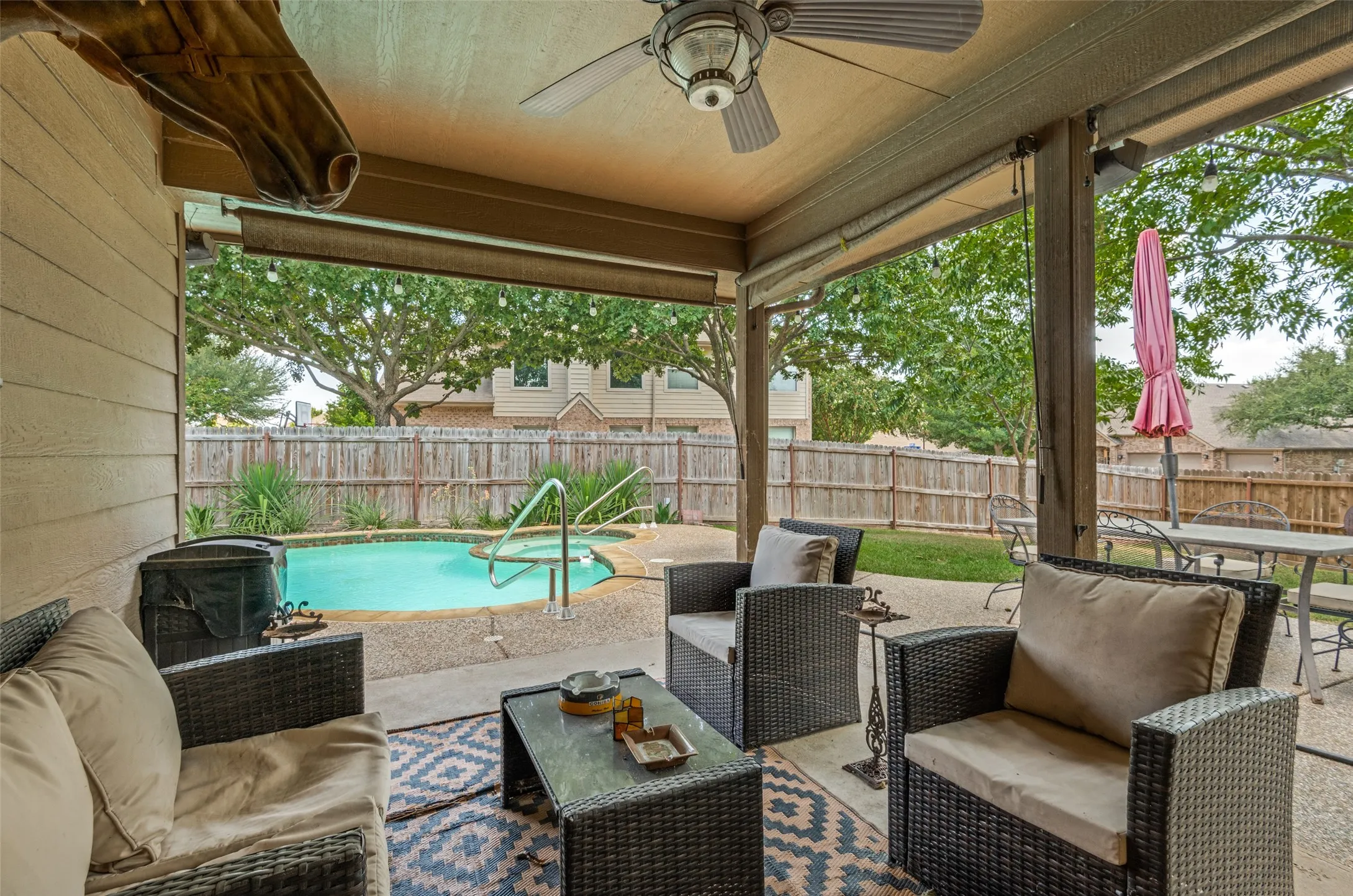 Single Family Residence For Sale in Ellis County , 3018 Ashlawn Court, Midlothian, Texas 76065, 4 Bedroom, 4 Bathroom, 2 Garage spaces, 2,367 Sqft, built in 2007, mls#21378065, Real Estate Agent in Midlothian, Homes For Sale in Ellis county, Homes For Sale in Midlothian, Realtor in Midlothian Texas, Real Estate Brokerage Independent Realty Texas, Luminita Cordes Realtor
