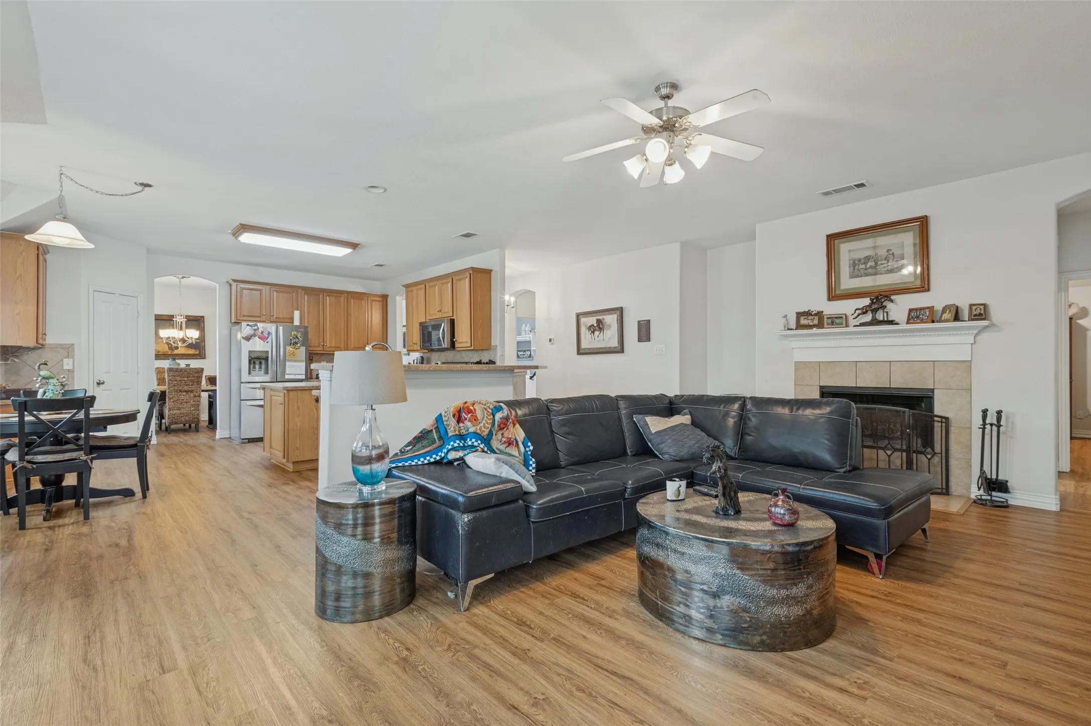 Single Family Residence For Sale in Ellis County , 3018 Ashlawn Court, Midlothian, Texas 76065, 4 Bedroom, 4 Bathroom, 2 Garage spaces, 2,367 Sqft, built in 2007, mls#21378065, Real Estate Agent in Midlothian, Homes For Sale in Ellis county, Homes For Sale in Midlothian, Realtor in Midlothian Texas, Real Estate Brokerage Independent Realty Texas, Luminita Cordes Realtor