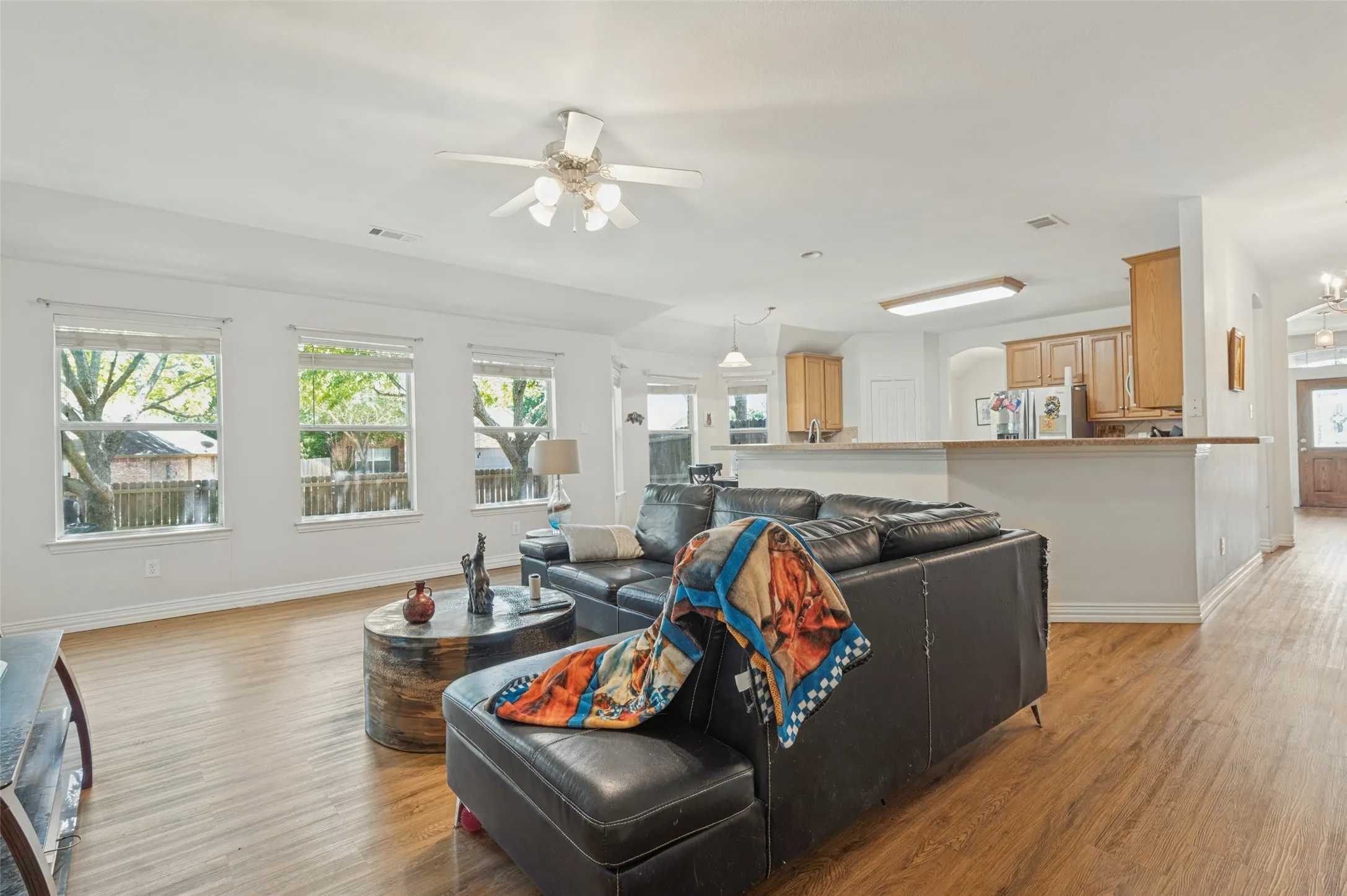 Single Family Residence For Sale in Ellis County , 3018 Ashlawn Court, Midlothian, Texas 76065, 4 Bedroom, 4 Bathroom, 2 Garage spaces, 2,367 Sqft, built in 2007, mls#21378065, Real Estate Agent in Midlothian, Homes For Sale in Ellis county, Homes For Sale in Midlothian, Realtor in Midlothian Texas, Real Estate Brokerage Independent Realty Texas, Luminita Cordes Realtor