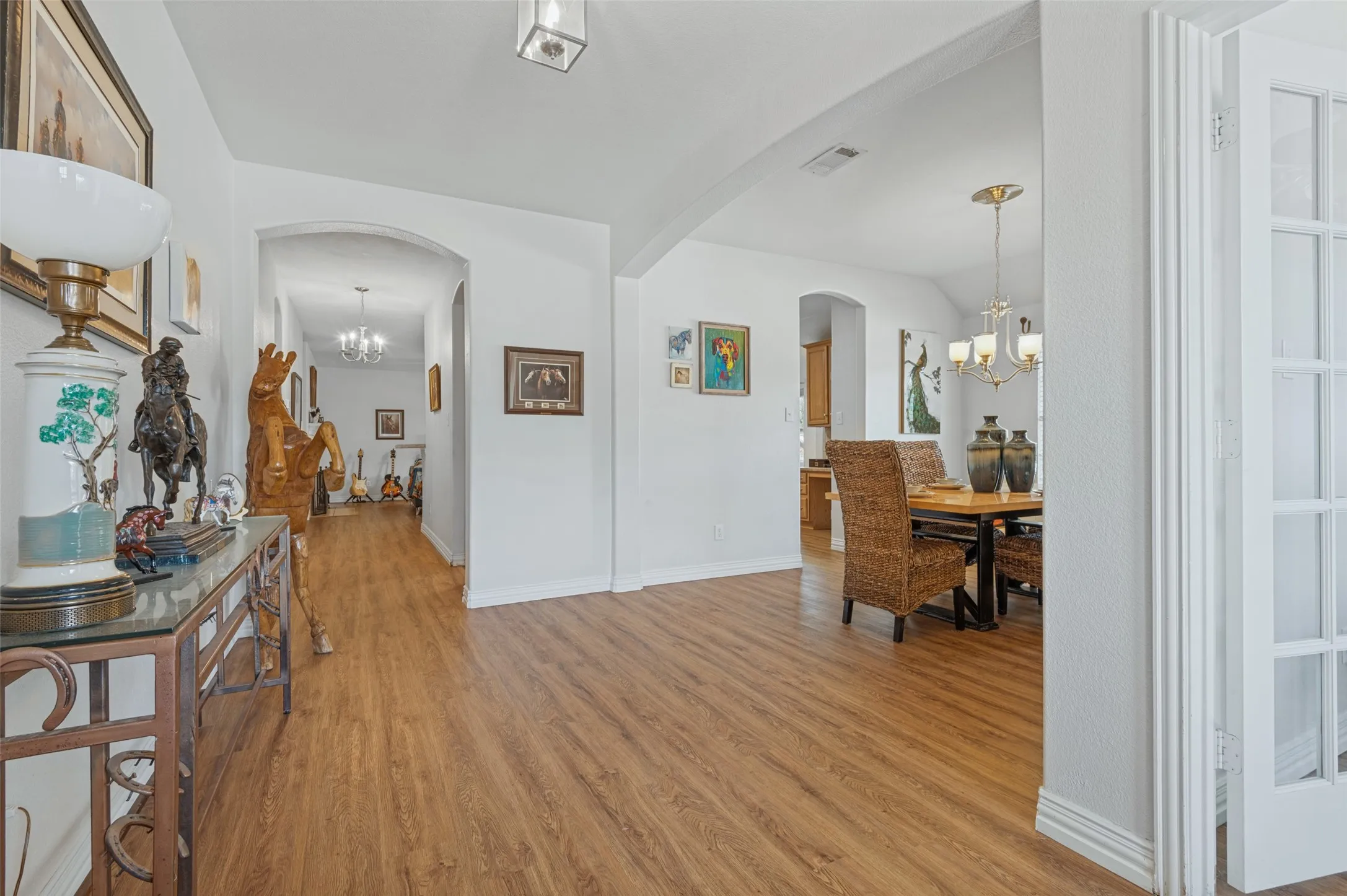 Single Family Residence For Sale in Ellis County , 3018 Ashlawn Court, Midlothian, Texas 76065, 4 Bedroom, 4 Bathroom, 2 Garage spaces, 2,367 Sqft, built in 2007, mls#21378065, Real Estate Agent in Midlothian, Homes For Sale in Ellis county, Homes For Sale in Midlothian, Realtor in Midlothian Texas, Real Estate Brokerage Independent Realty Texas, Luminita Cordes Realtor