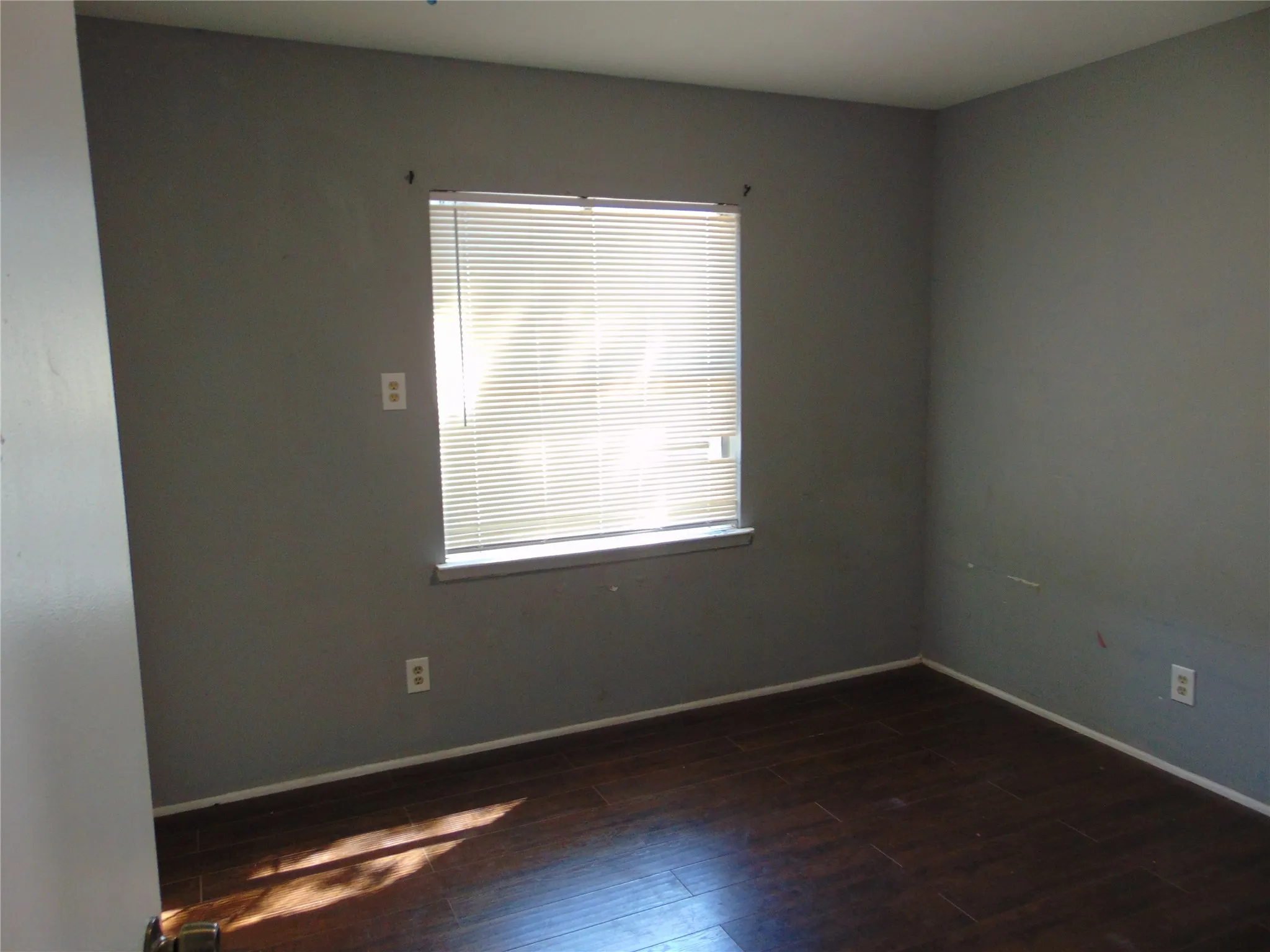 Single Family Residence For Sale in Dallas County , 2233 Talco Drive, Dallas, Texas 75241, 4 Bedroom, 1 Bathroom, Garage spaces, 1,296 Sqft, built in 1958, mls#21379018, Real Estate Agent in Dallas, Homes For Sale in Dallas county, Homes For Sale in Dallas, Realtor in Dallas Texas, Real Estate Brokerage Independent Realty Texas, Luminita Cordes Realtor