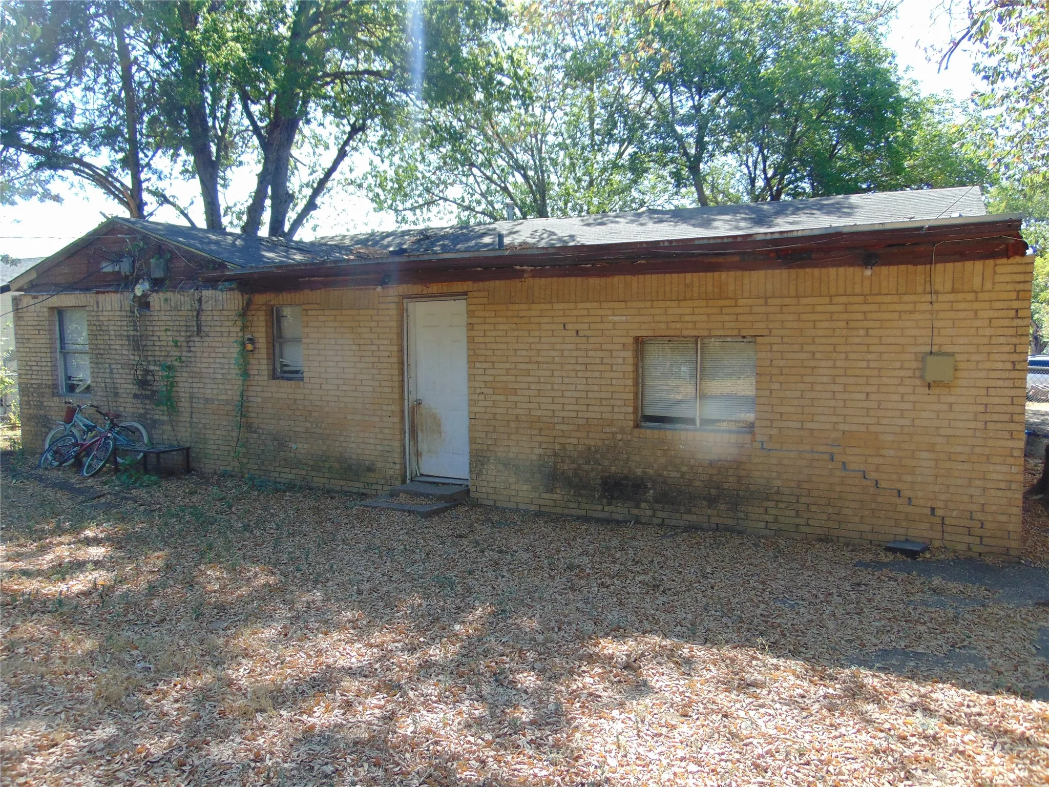 Single Family Residence For Sale in Dallas County , 2233 Talco Drive, Dallas, Texas 75241, 4 Bedroom, 1 Bathroom, Garage spaces, 1,296 Sqft, built in 1958, mls#21379018, Real Estate Agent in Dallas, Homes For Sale in Dallas county, Homes For Sale in Dallas, Realtor in Dallas Texas, Real Estate Brokerage Independent Realty Texas, Luminita Cordes Realtor