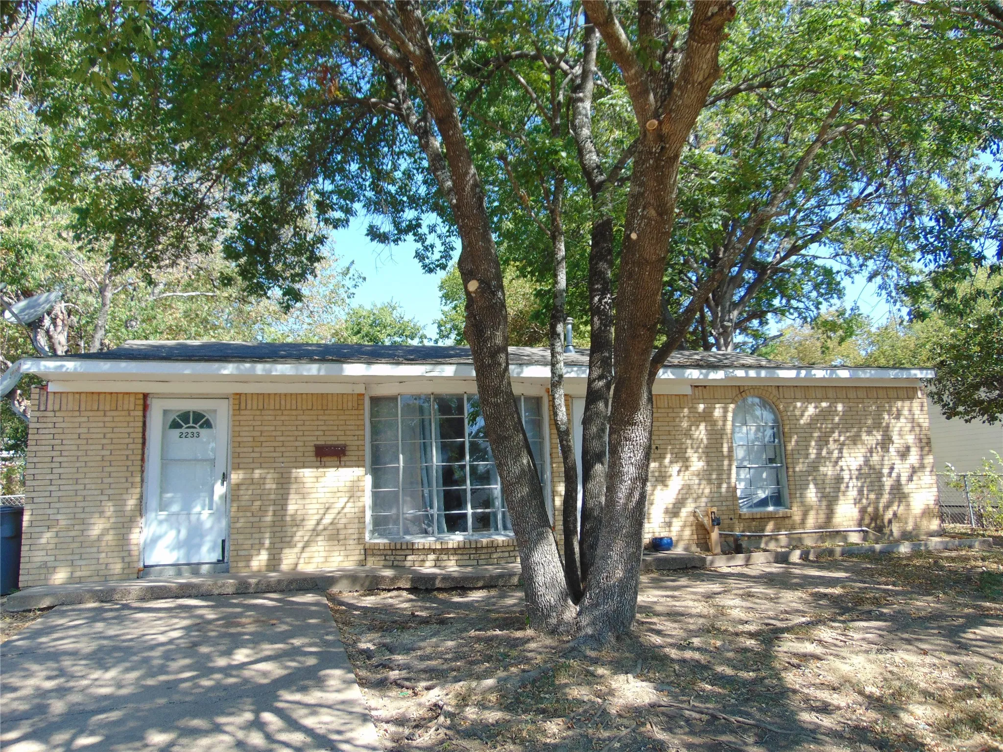 Single Family Residence For Sale in Dallas County , 2233 Talco Drive, Dallas, Texas 75241, 4 Bedroom, 1 Bathroom, Garage spaces, 1,296 Sqft, built in 1958, mls#21379018, Real Estate Agent in Dallas, Homes For Sale in Dallas county, Homes For Sale in Dallas, Realtor in Dallas Texas, Real Estate Brokerage Independent Realty Texas, Luminita Cordes Realtor