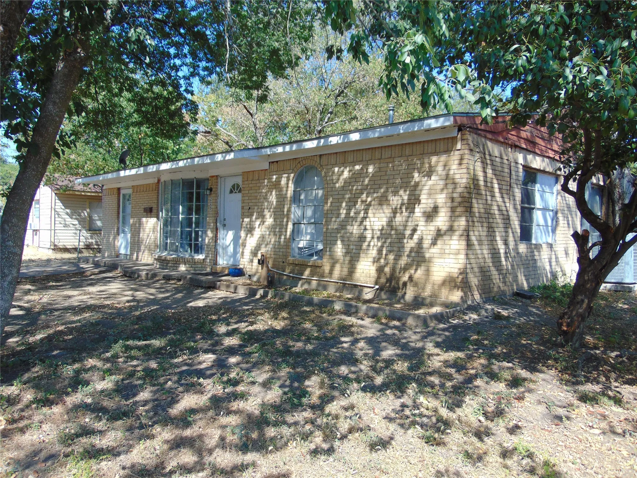Single Family Residence For Sale in Dallas County , 2233 Talco Drive, Dallas, Texas 75241, 4 Bedroom, 1 Bathroom, Garage spaces, 1,296 Sqft, built in 1958, mls#21379018, Real Estate Agent in Dallas, Homes For Sale in Dallas county, Homes For Sale in Dallas, Realtor in Dallas Texas, Real Estate Brokerage Independent Realty Texas, Luminita Cordes Realtor