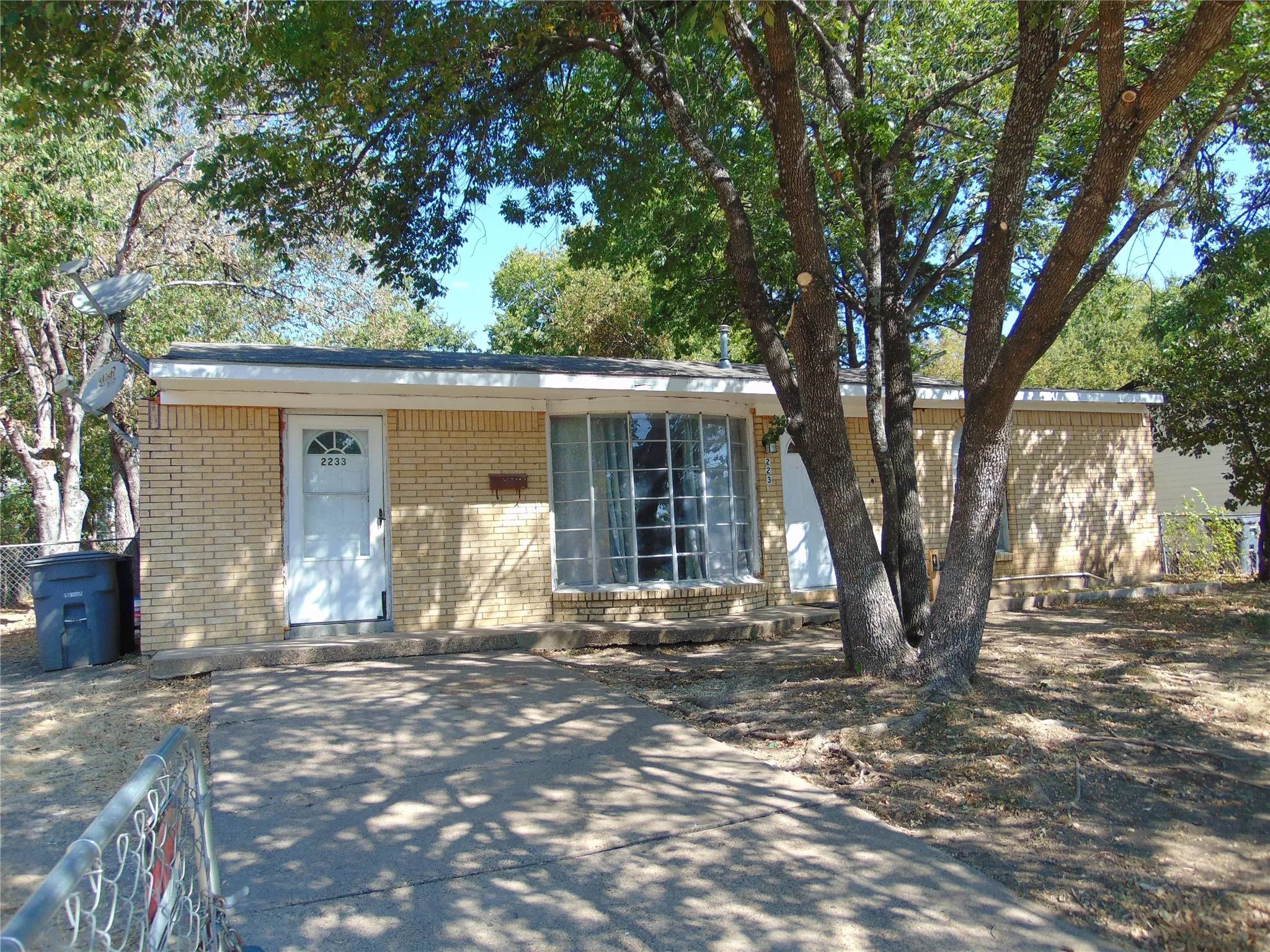 Single Family Residence For Sale in Dallas County , 2233 Talco Drive, Dallas, Texas 75241, 4 Bedroom, 1 Bathroom, Garage spaces, 1,296 Sqft, built in 1958, mls#21379018, Real Estate Agent in Dallas, Homes For Sale in Dallas county, Homes For Sale in Dallas, Realtor in Dallas Texas, Real Estate Brokerage Independent Realty Texas, Luminita Cordes Realtor