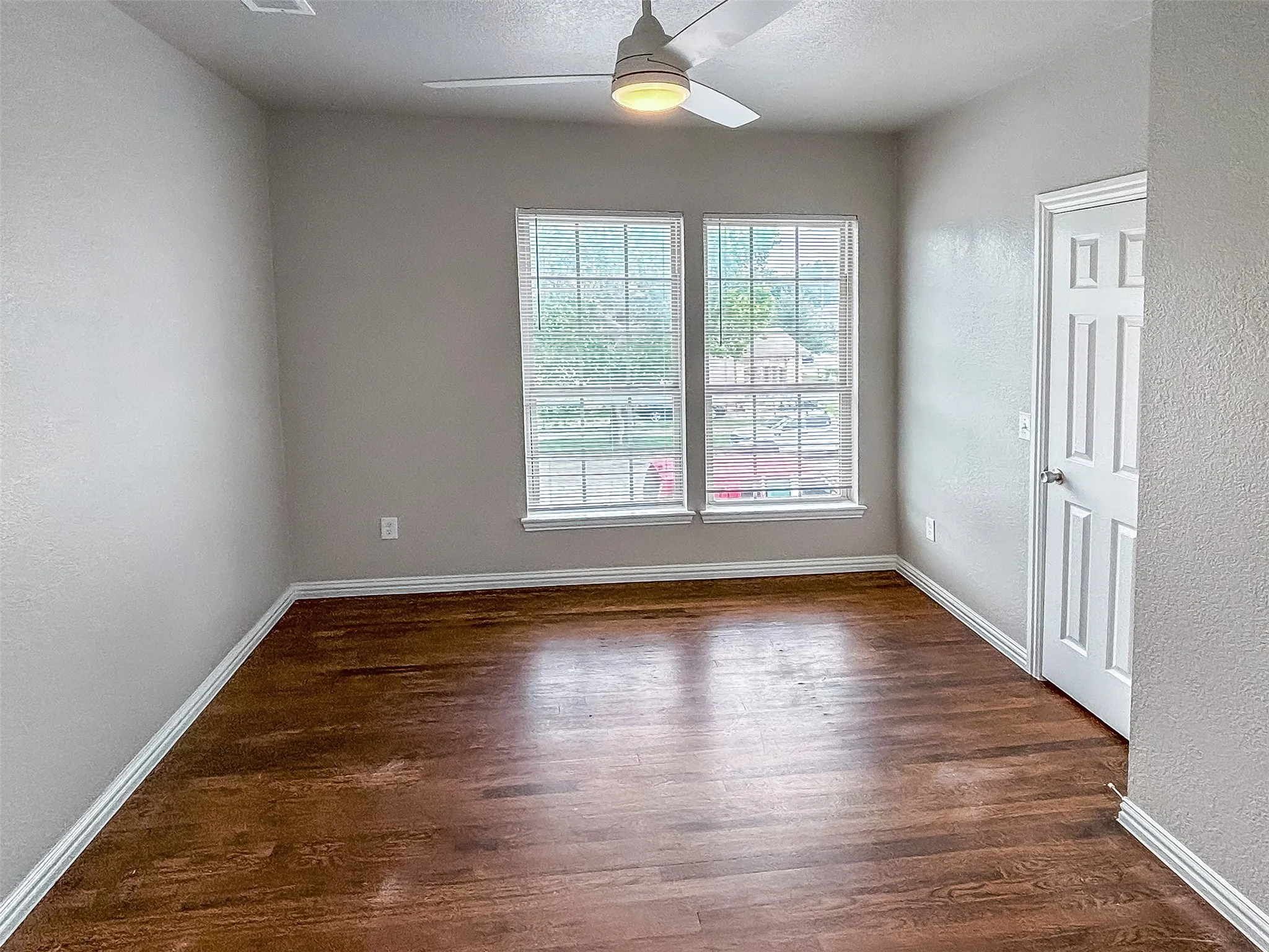 Condominium For Rent in Dallas County , 5100 Bryan Street A, Dallas, Texas 75206, 2 Bedroom, 1 Bathroom, Garage spaces, 860 Sqft, built in 1923, mls#21379476, Real Estate Agent in Dallas, Homes For Rent in Dallas county, Homes For Rent in Dallas, Realtor in Dallas Texas, Real Estate Brokerage Independent Realty Texas, Luminita Cordes Realtor