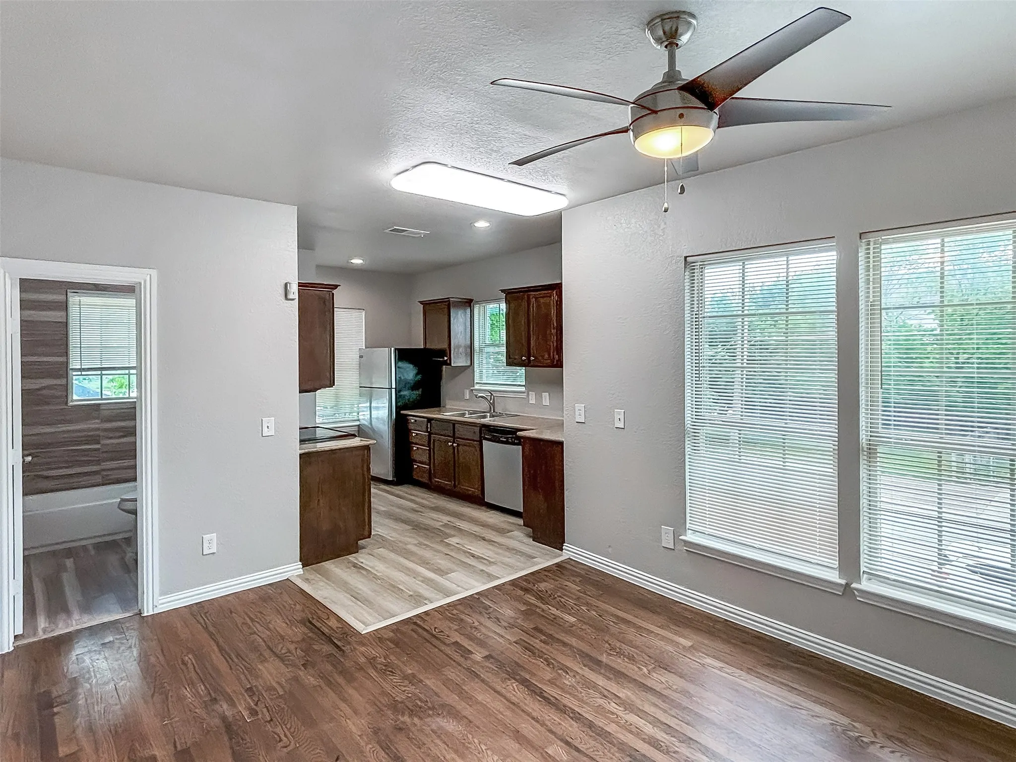 Condominium For Rent in Dallas County , 5100 Bryan Street A, Dallas, Texas 75206, 2 Bedroom, 1 Bathroom, Garage spaces, 860 Sqft, built in 1923, mls#21379476, Real Estate Agent in Dallas, Homes For Rent in Dallas county, Homes For Rent in Dallas, Realtor in Dallas Texas, Real Estate Brokerage Independent Realty Texas, Luminita Cordes Realtor